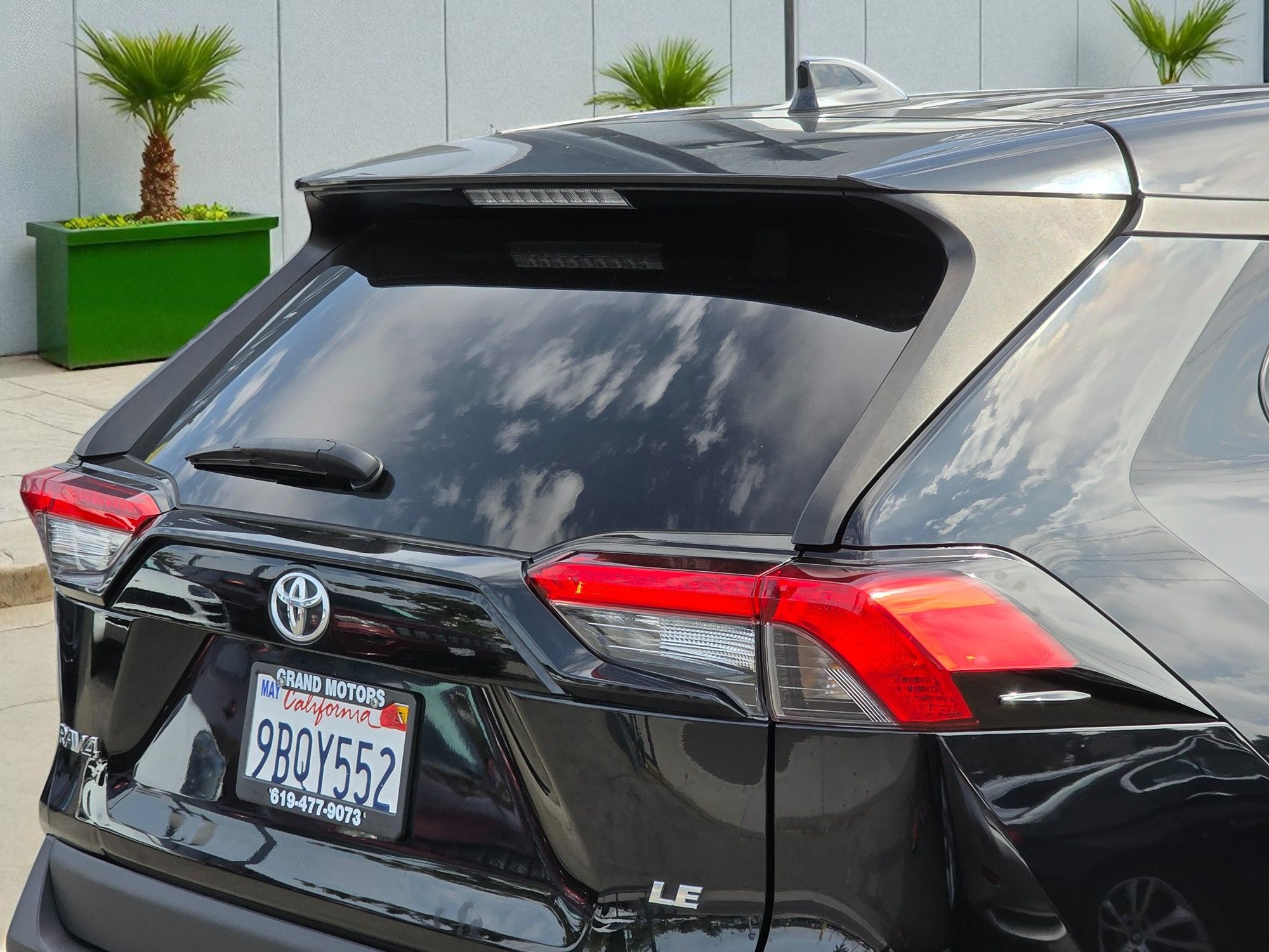 2022 Toyota RAV4 LE photo 10