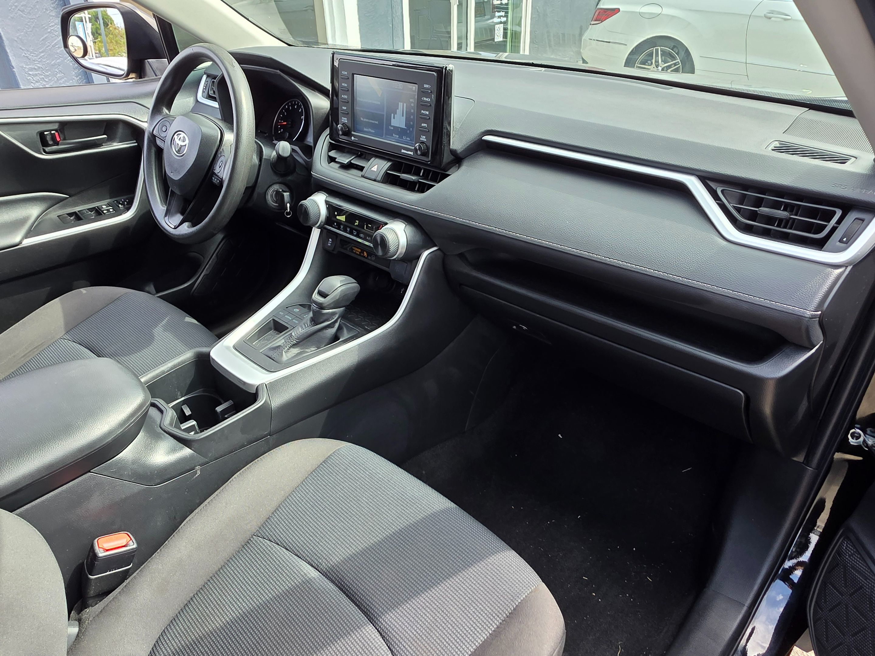 2022 Toyota RAV4 LE photo 12