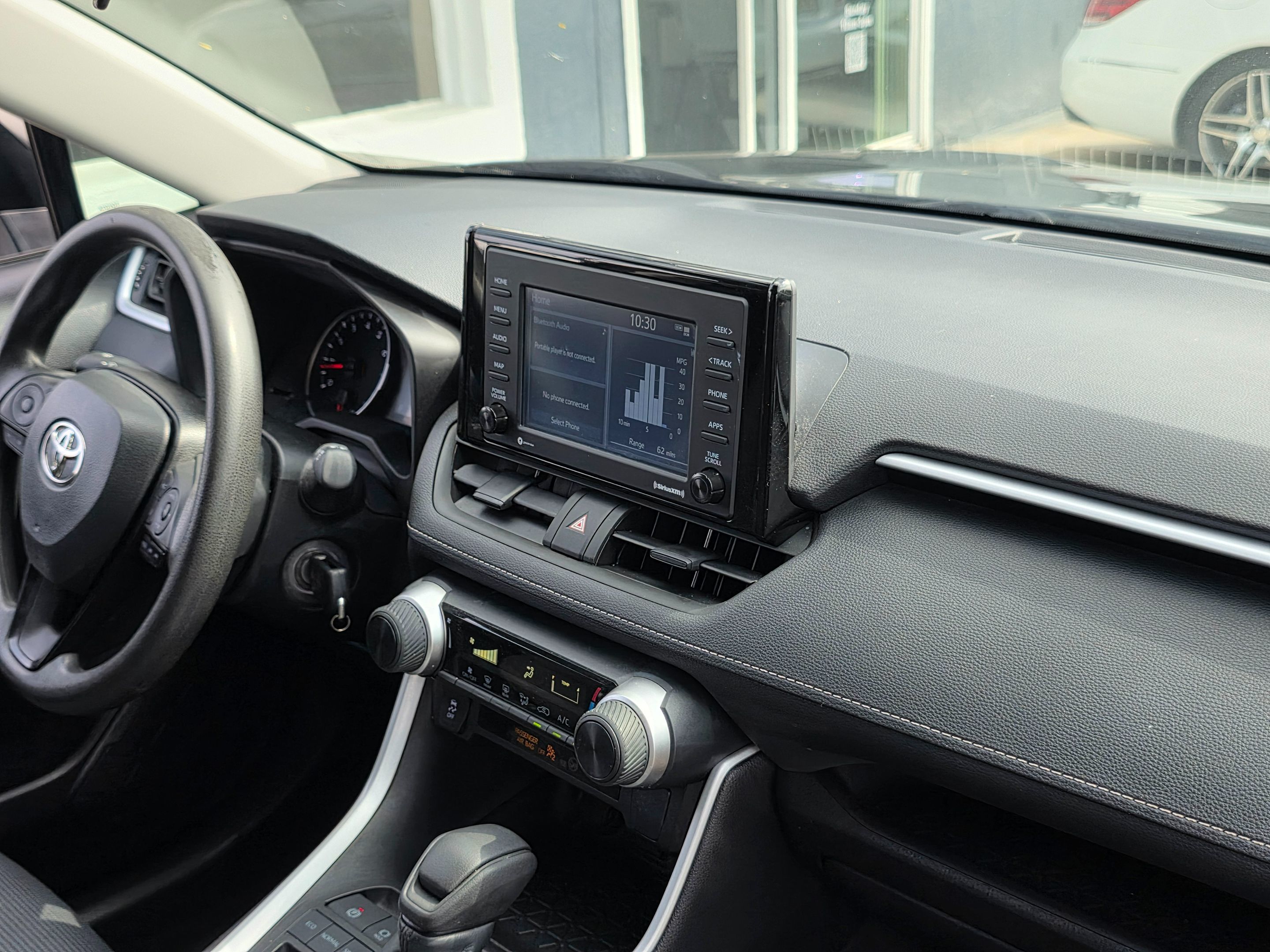 2022 Toyota RAV4 LE photo 13