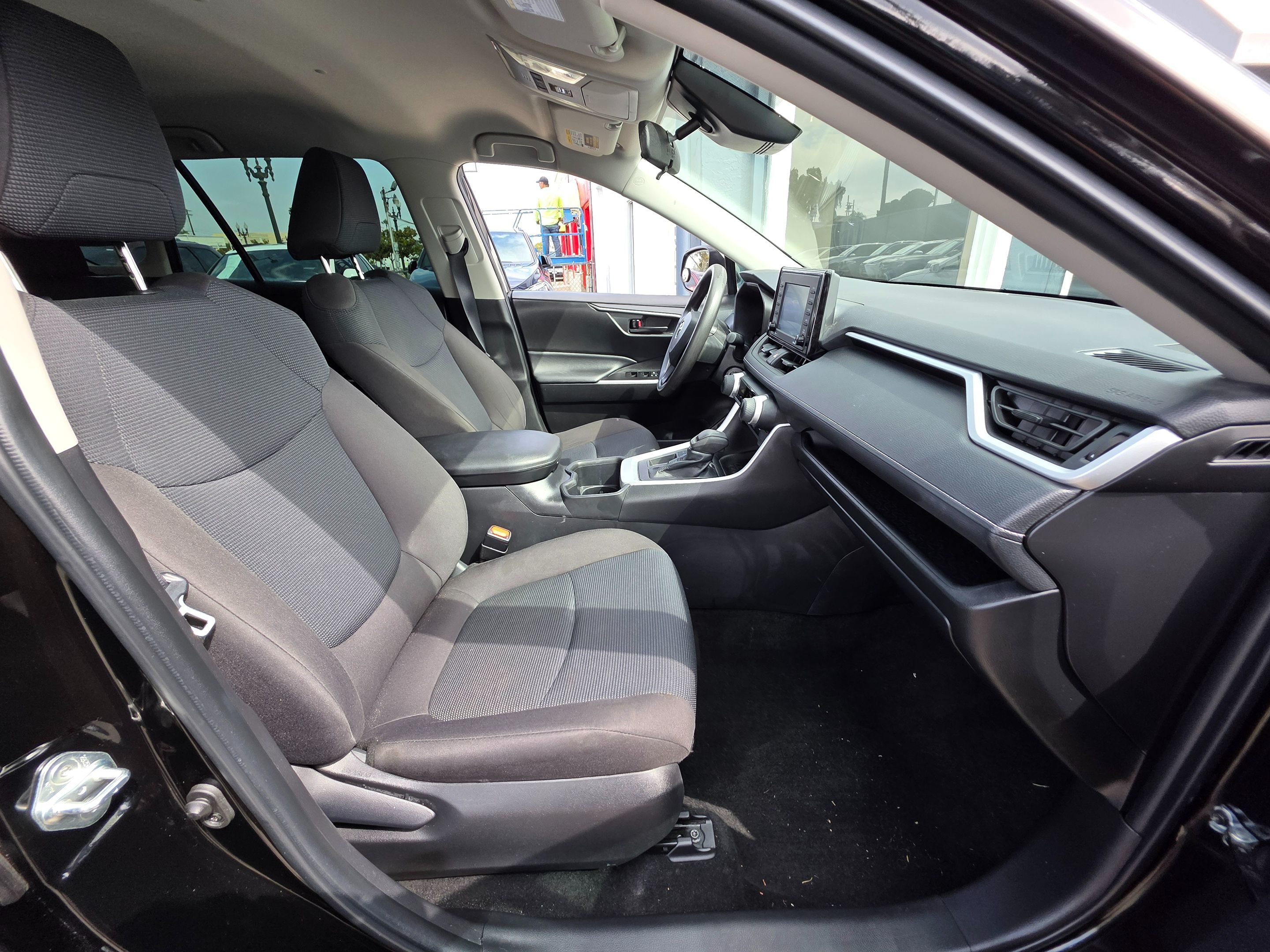 2022 Toyota RAV4 LE photo 15