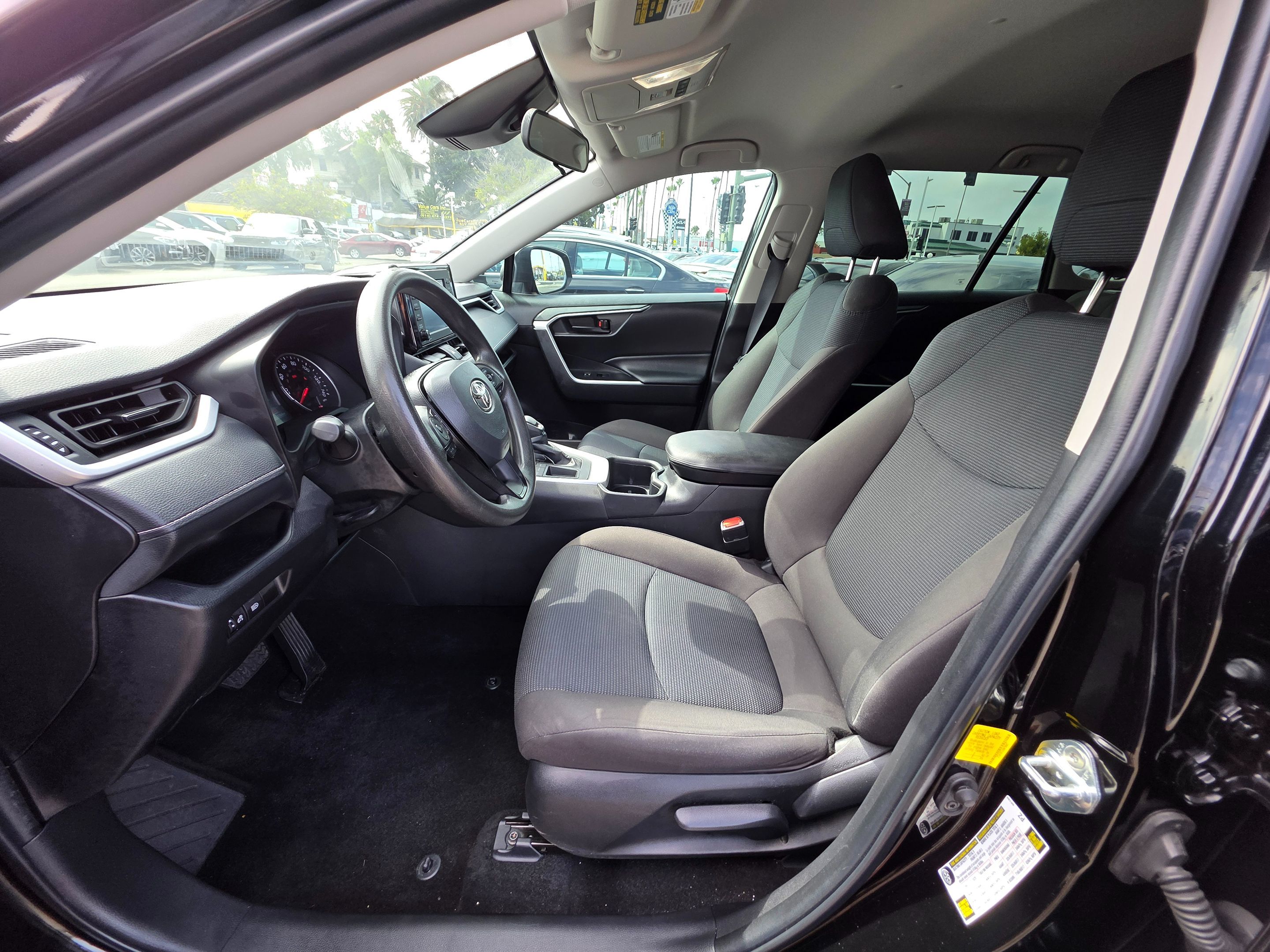 2022 Toyota RAV4 LE photo 20