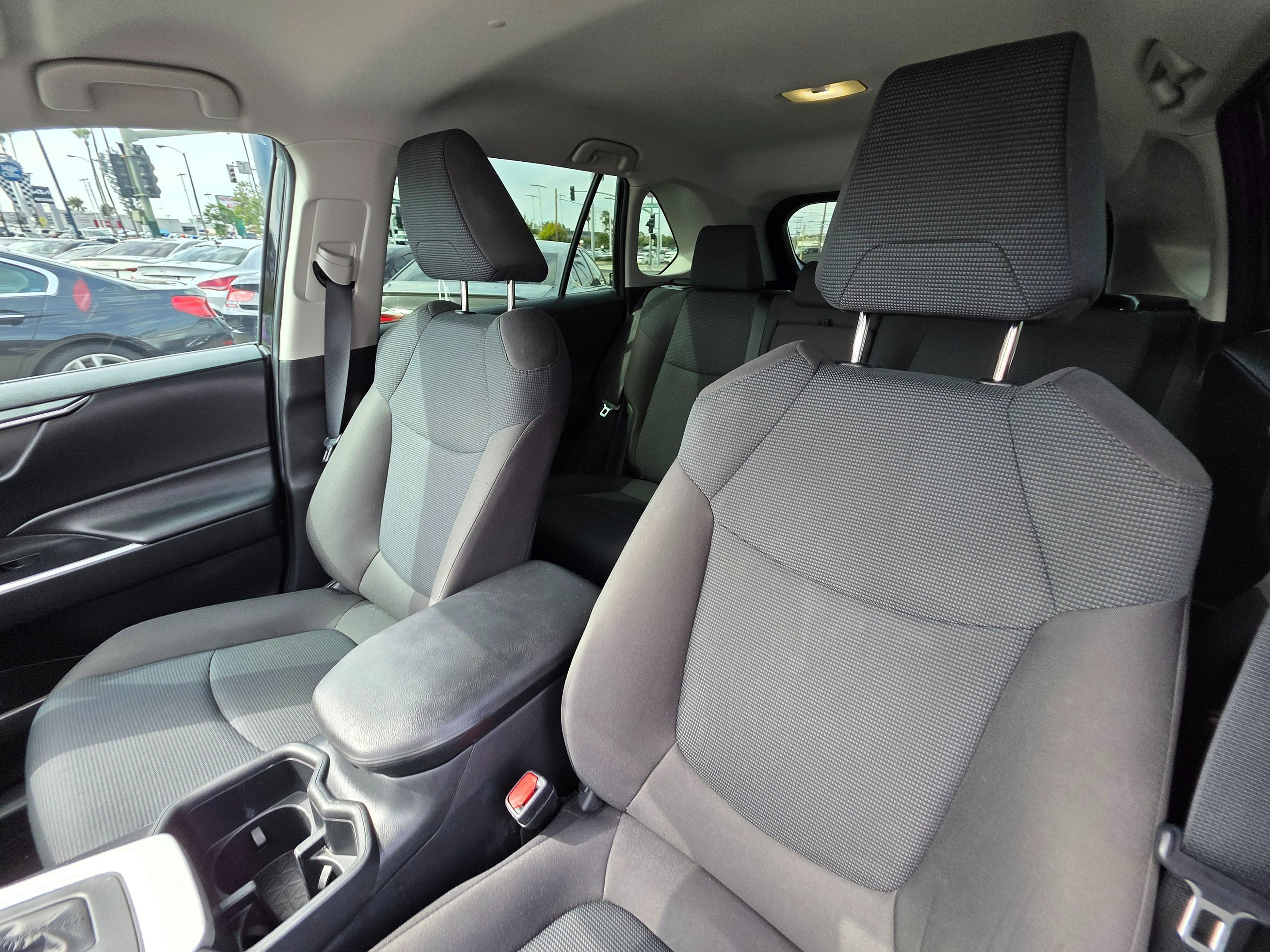 2022 Toyota RAV4 LE photo 21