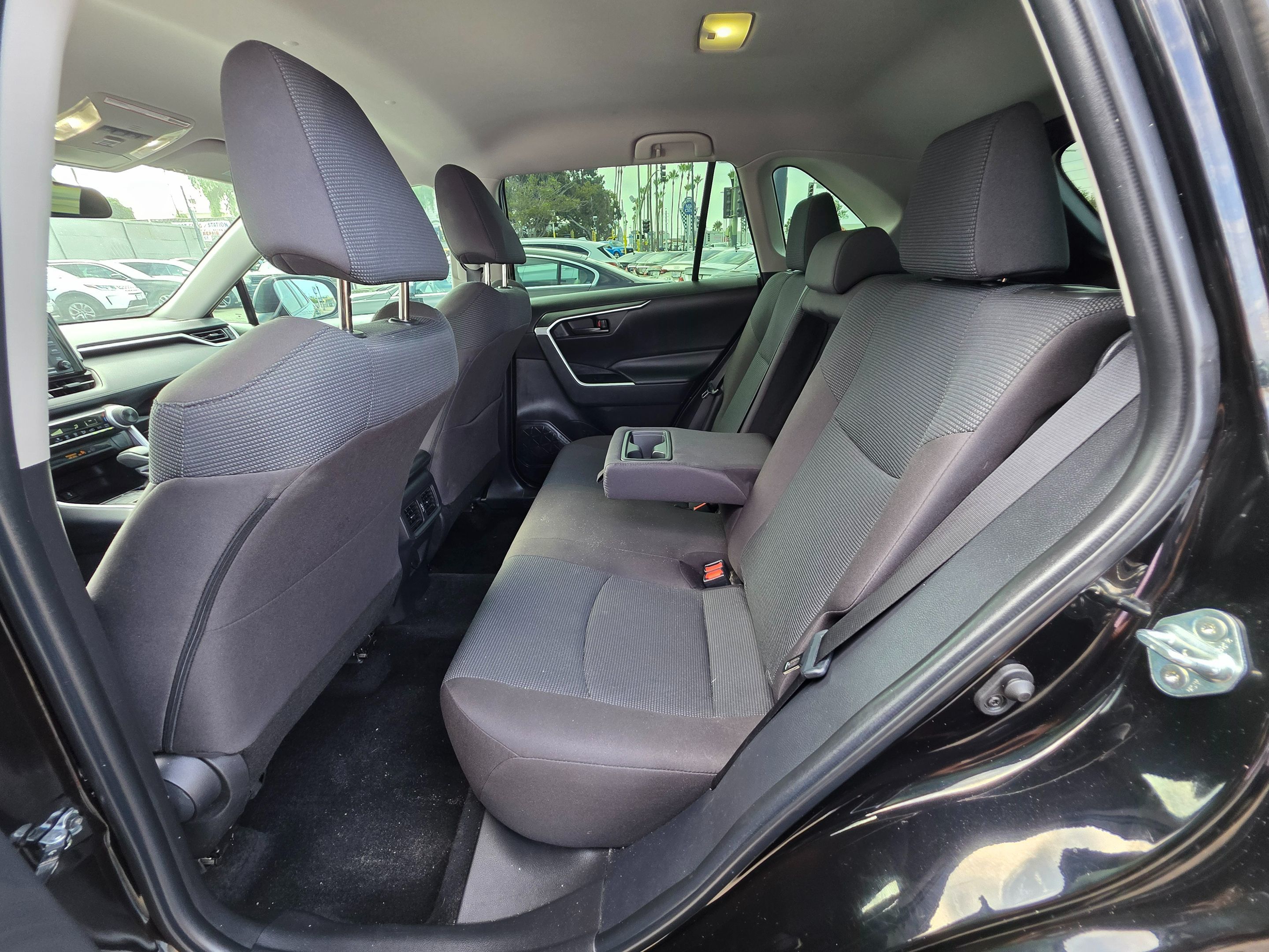2022 Toyota RAV4 LE photo 22