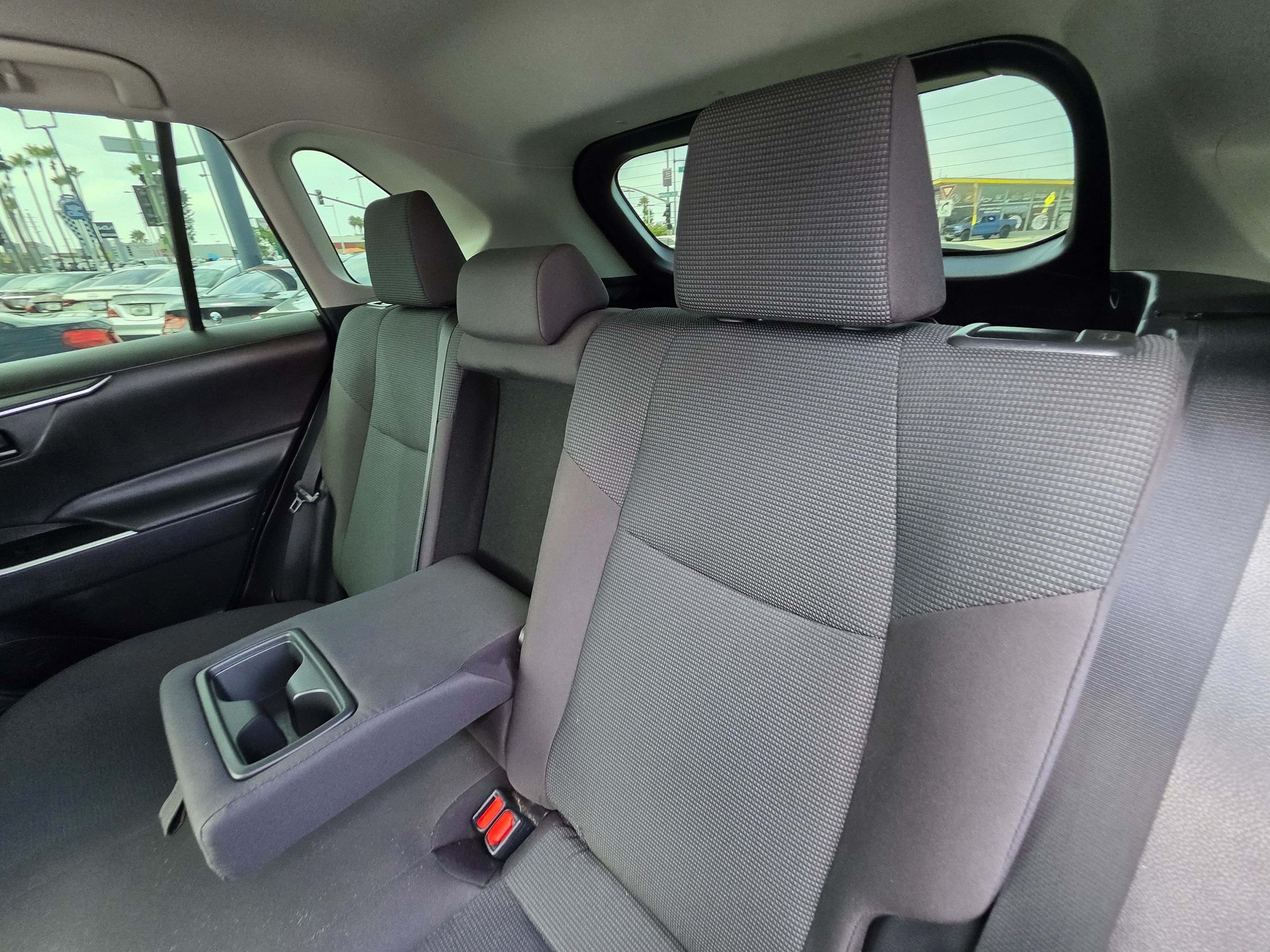 2022 Toyota RAV4 LE photo 23