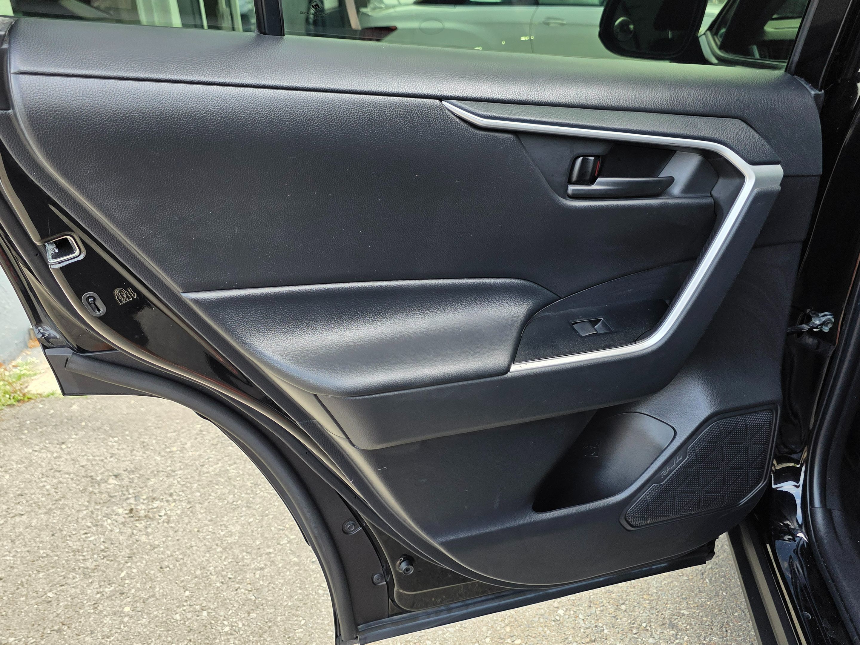 2022 Toyota RAV4 LE photo 25