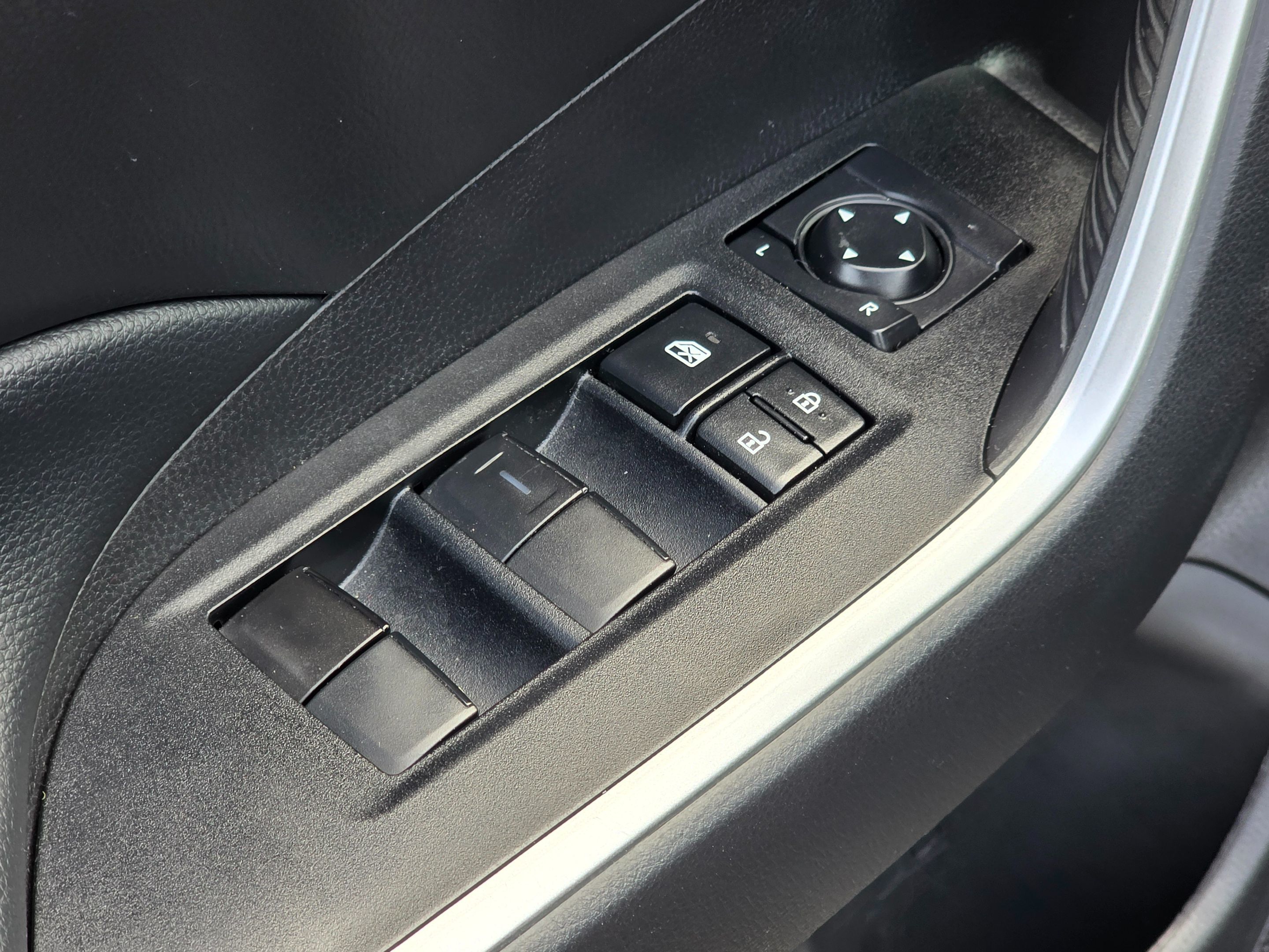 2022 Toyota RAV4 LE photo 27