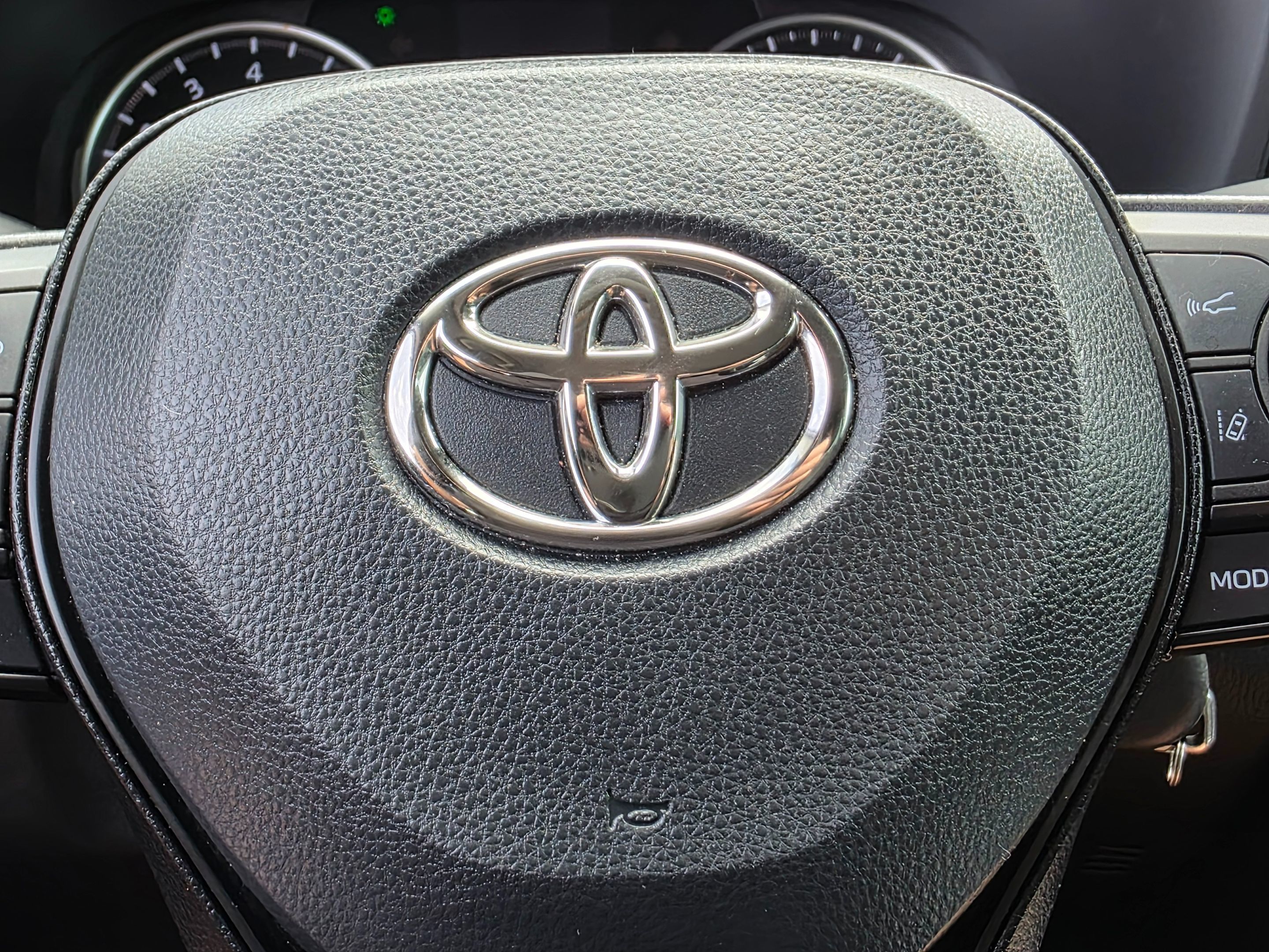 2022 Toyota RAV4 LE photo 29