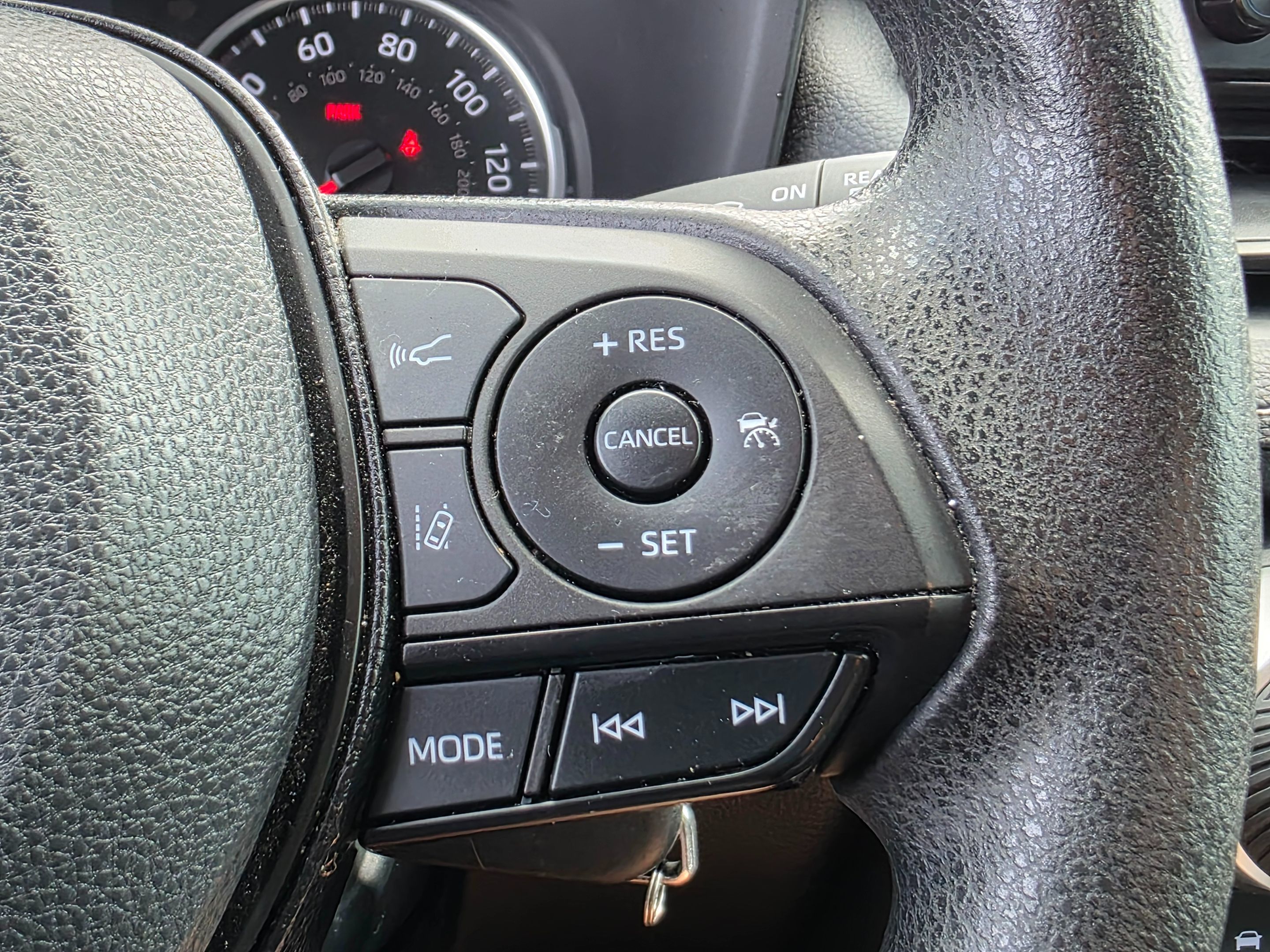 2022 Toyota RAV4 LE photo 30