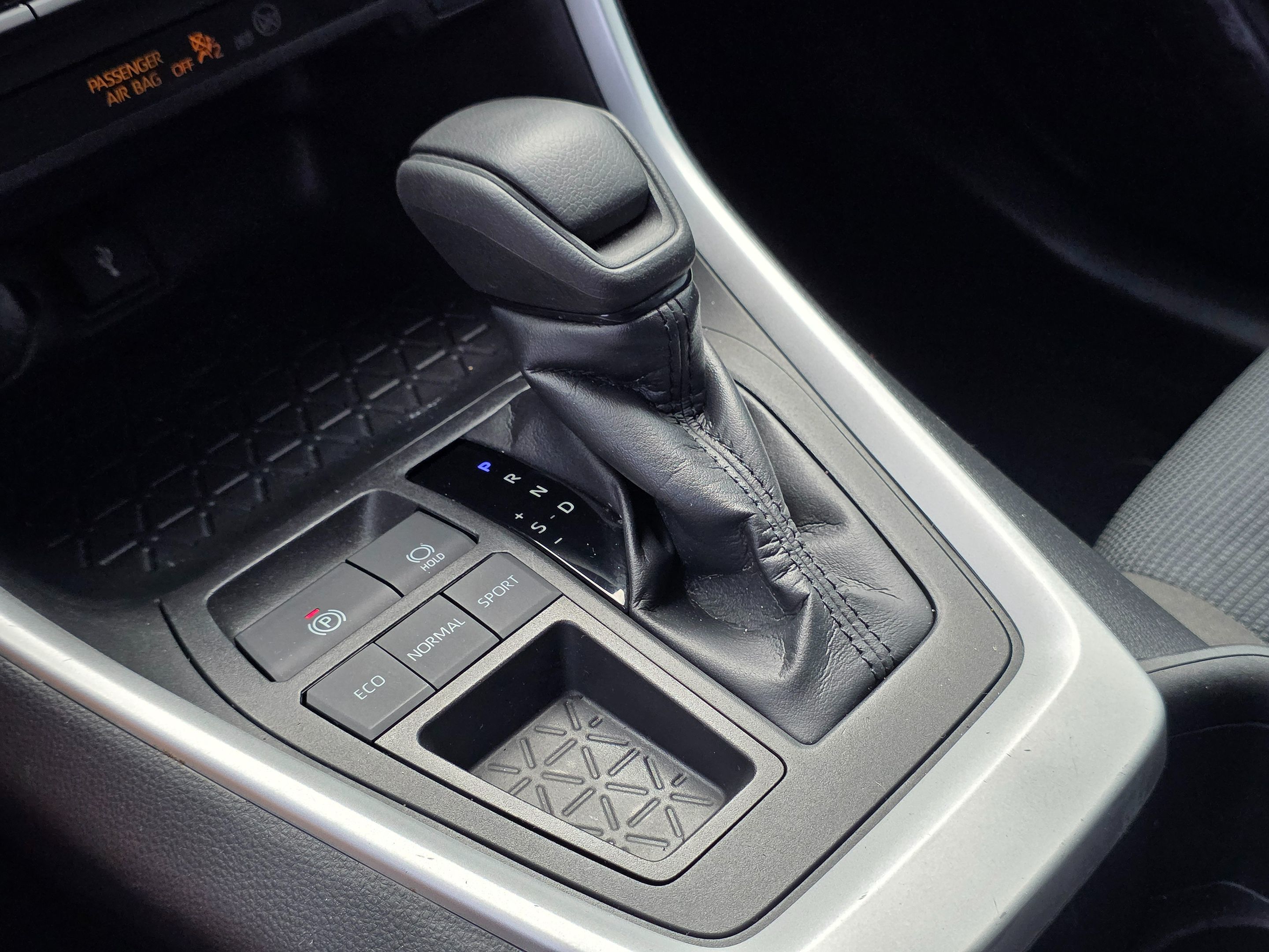 2022 Toyota RAV4 LE photo 35