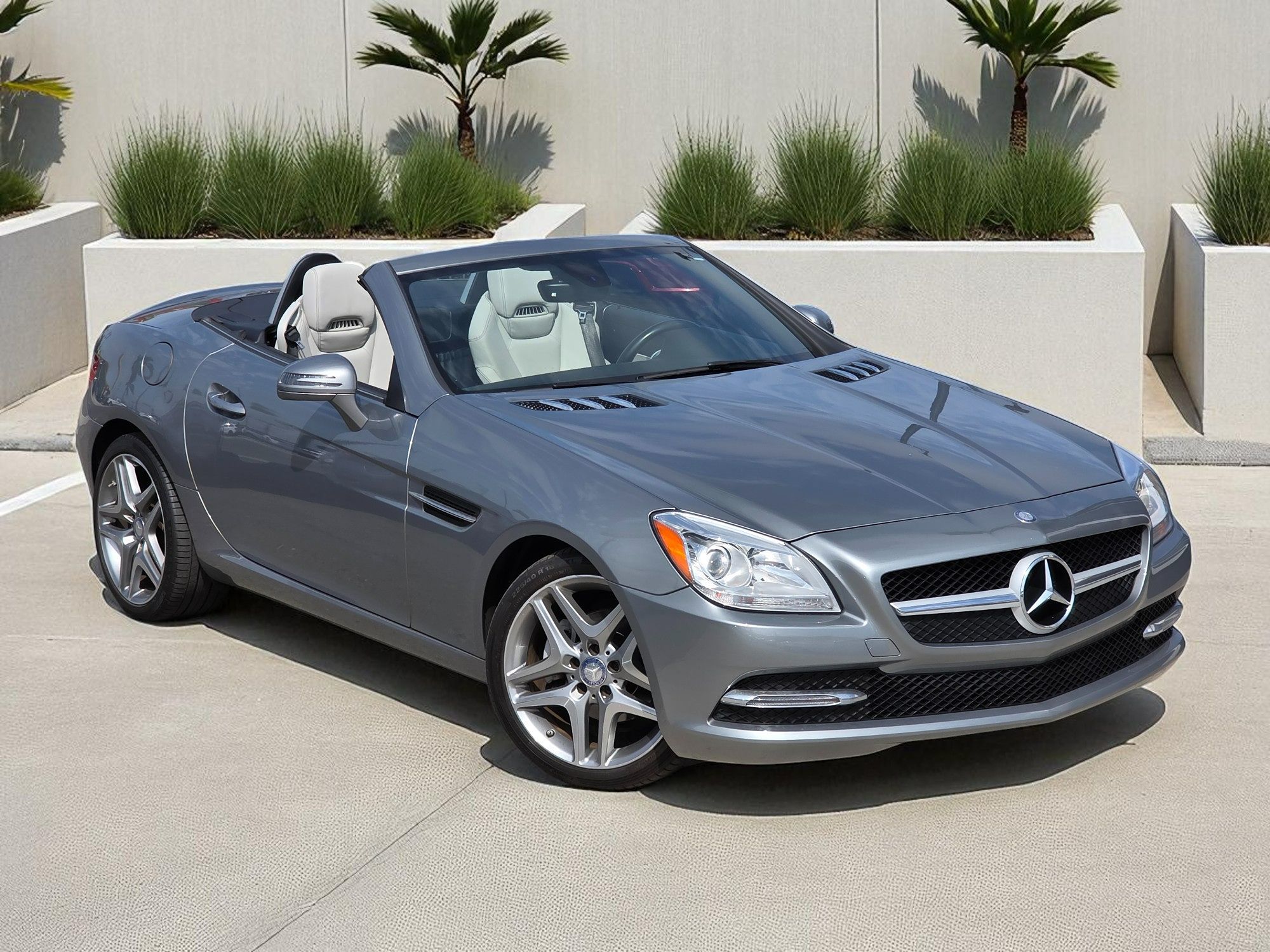 2015 Mercedes Benz SLK 250 photo 3