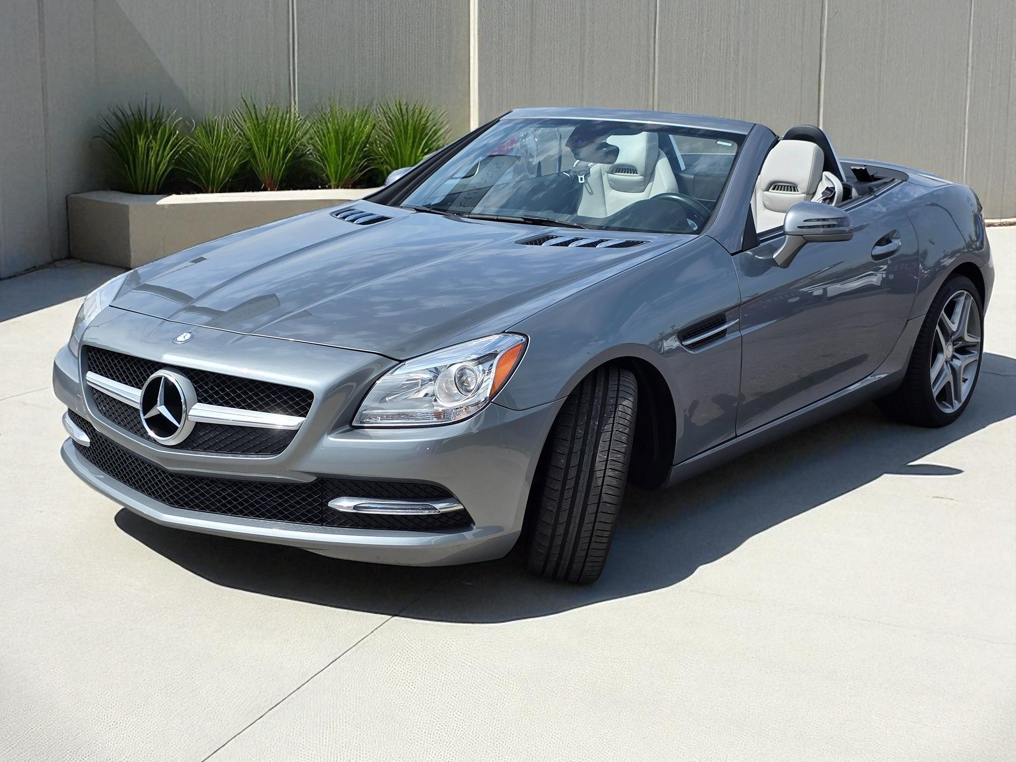 2015 Mercedes Benz SLK 250 photo 6