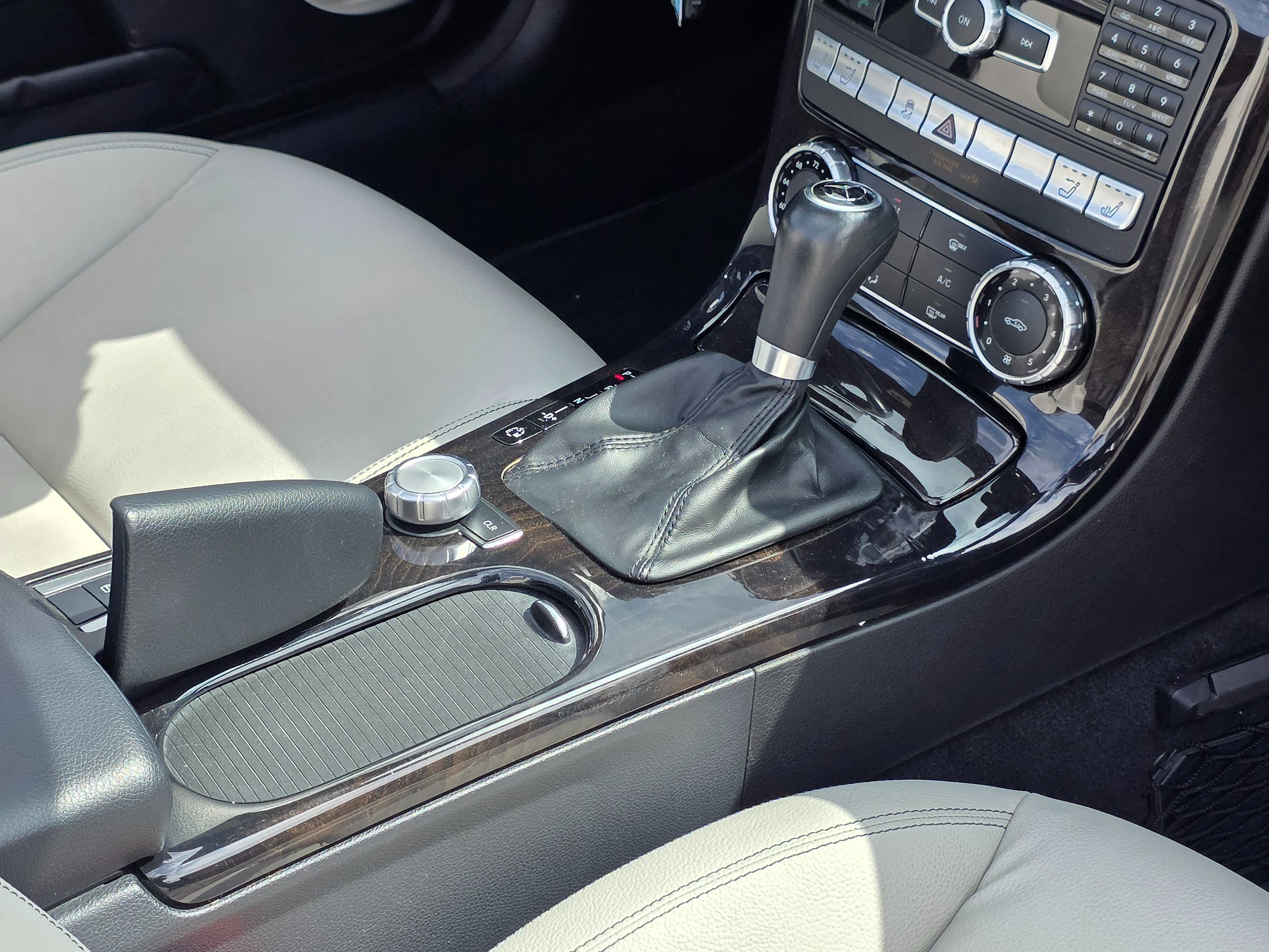 2015 Mercedes Benz SLK 250 photo 14