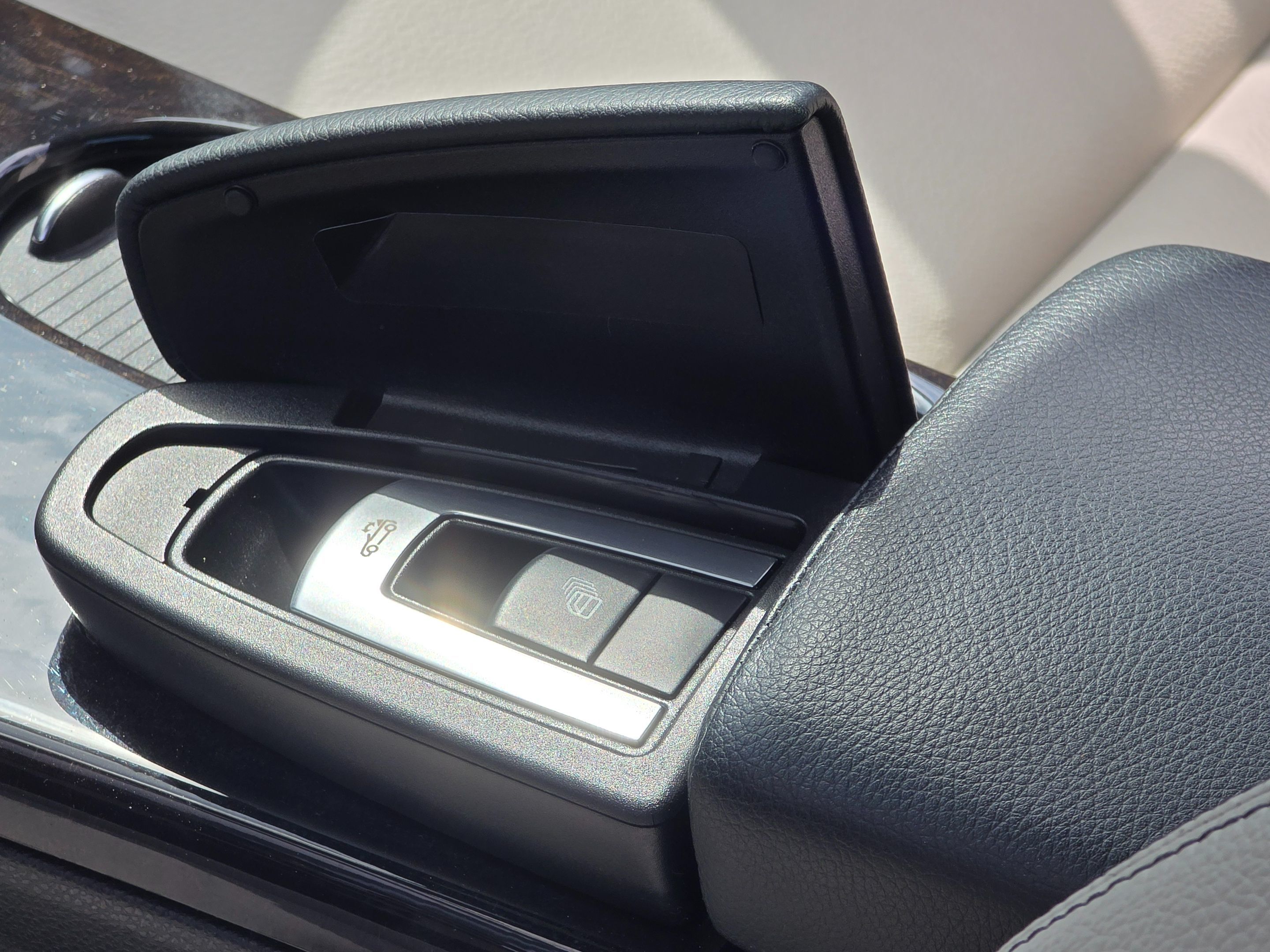 2015 Mercedes Benz SLK 250 photo 46