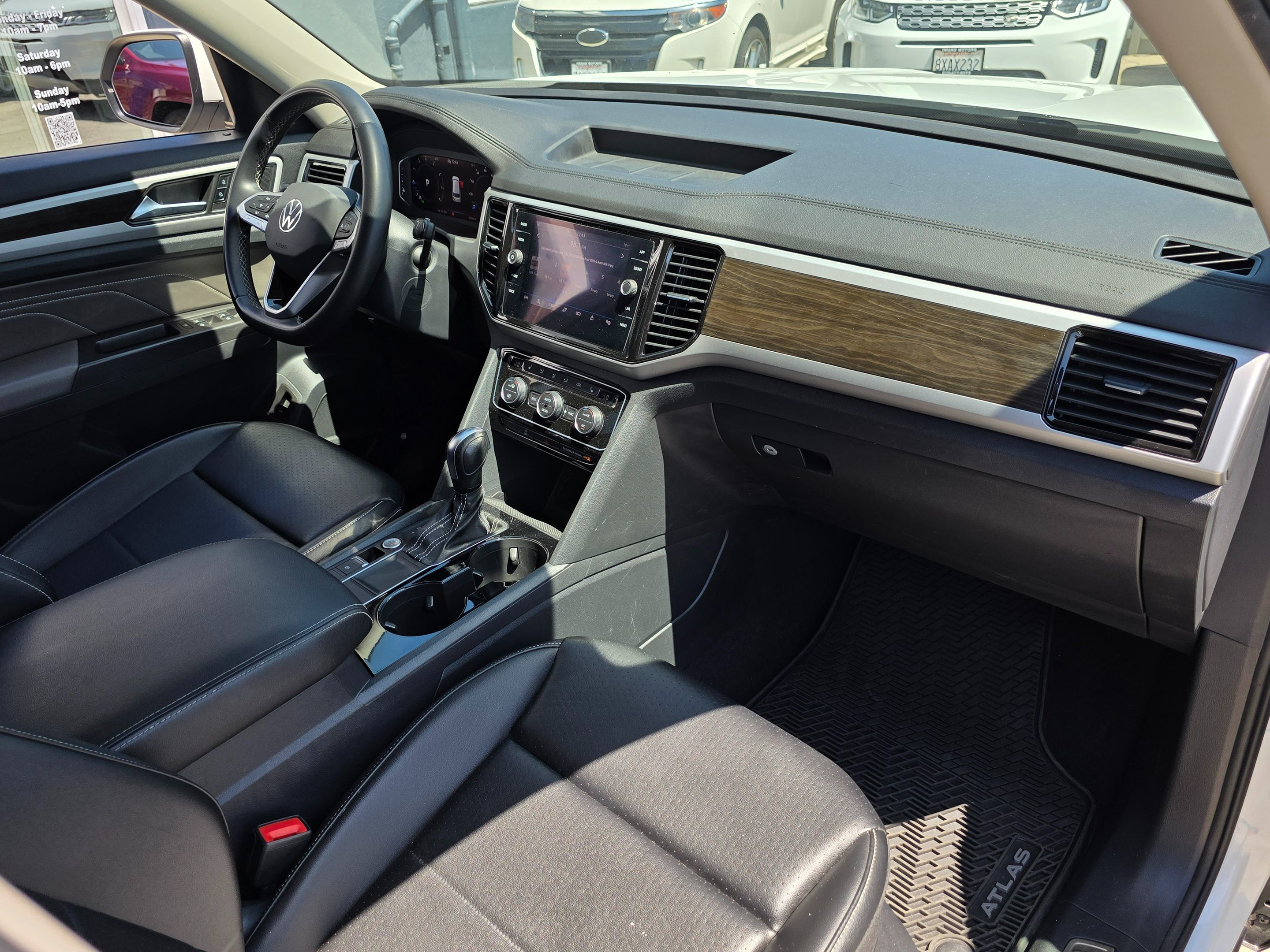2022 Volkswagen Atlas V6 SE Technology photo 2