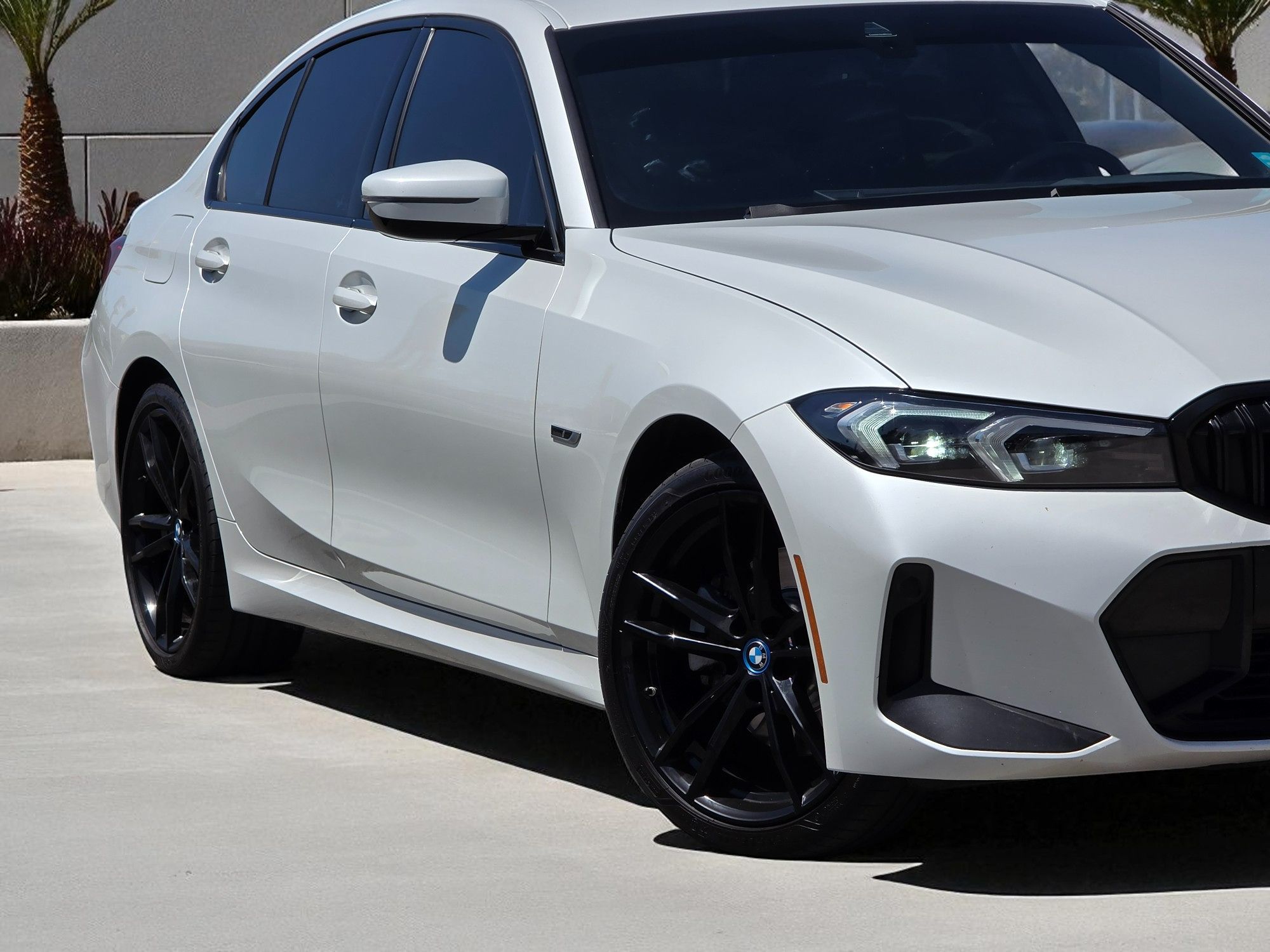 2023 Bmw 330e photo 2