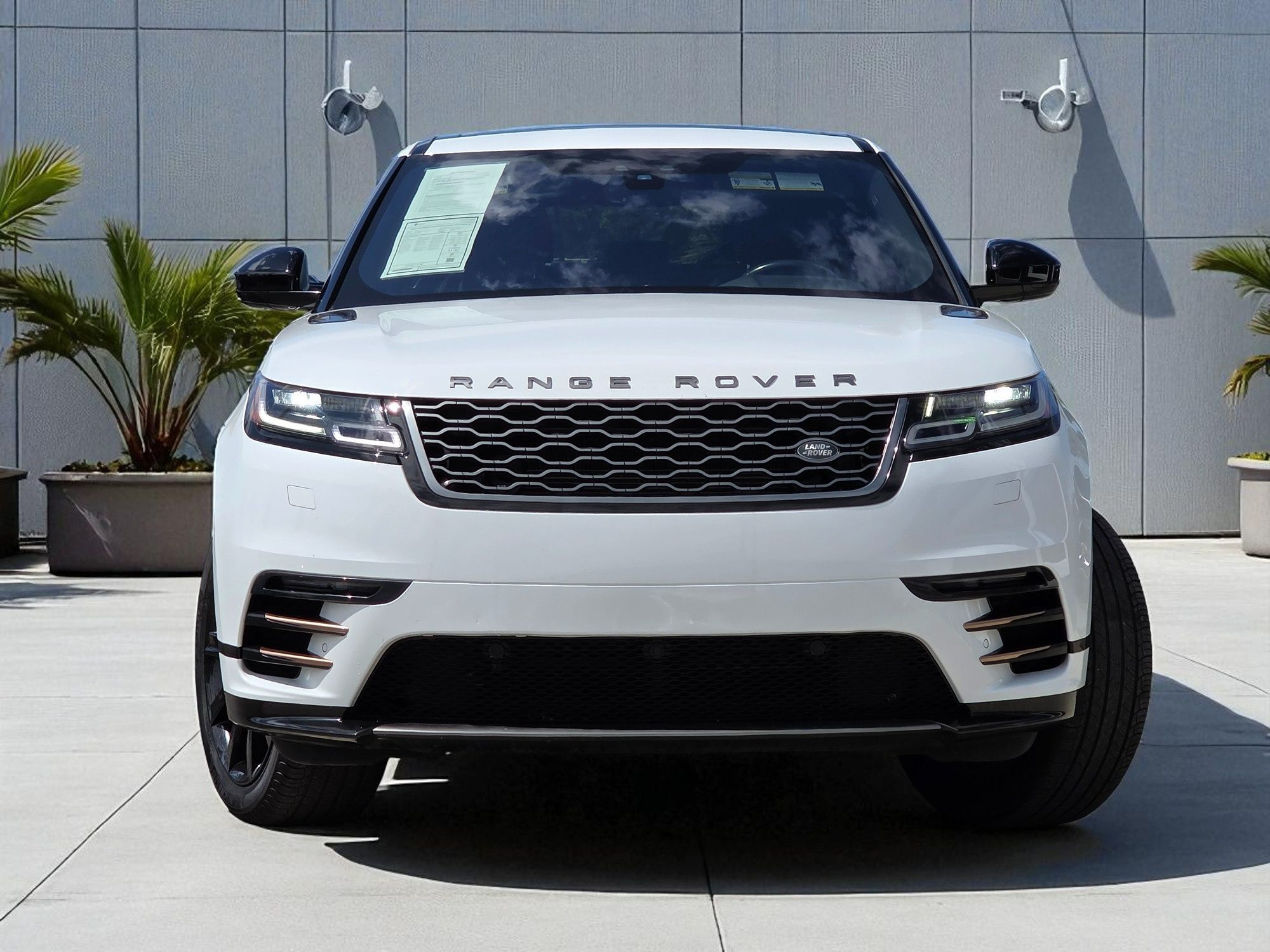 2020 Land Rover Range Rover Velar R-Dynamic S photo 4