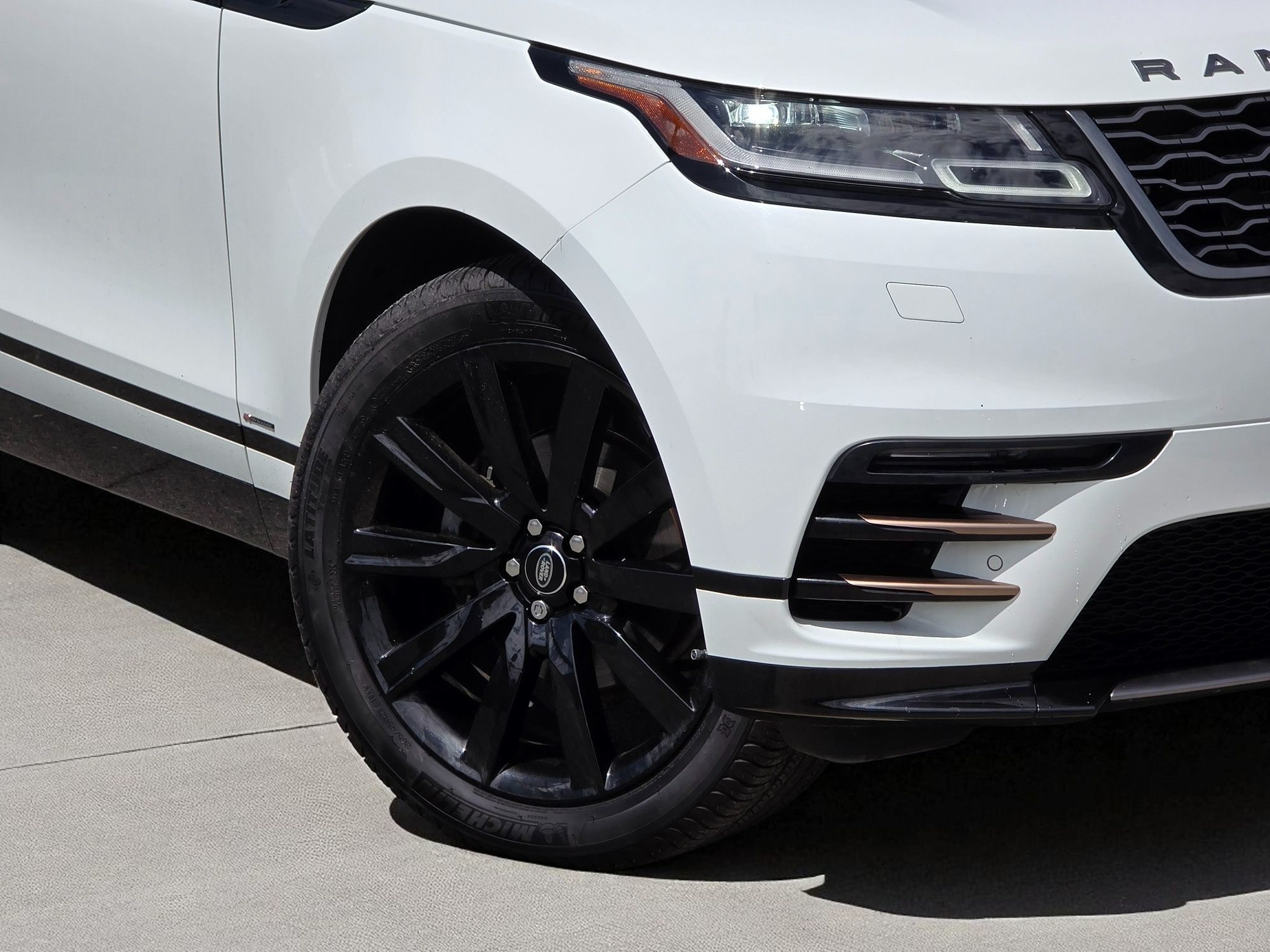 2020 Land Rover Range Rover Velar R-Dynamic S photo 3