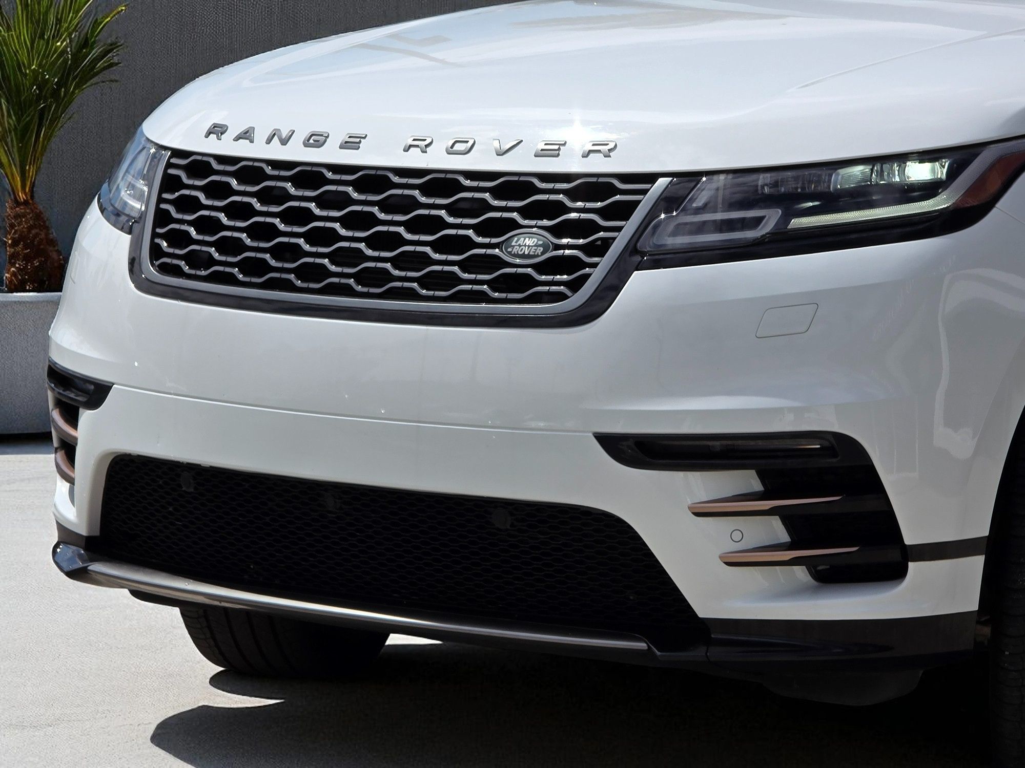 2020 Land Rover Range Rover Velar R-Dynamic S photo 7