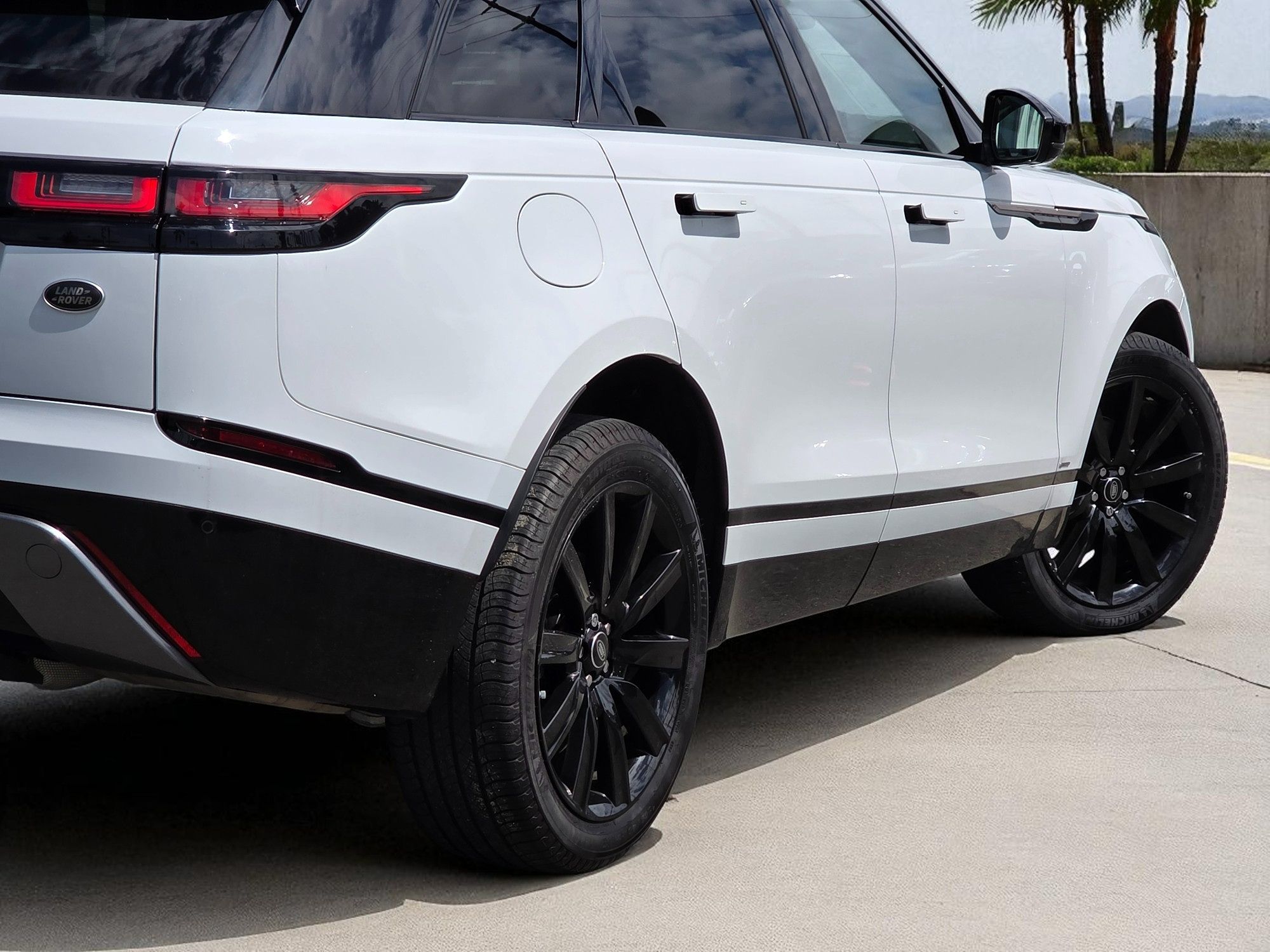 2020 Land Rover Range Rover Velar R-Dynamic S photo 11