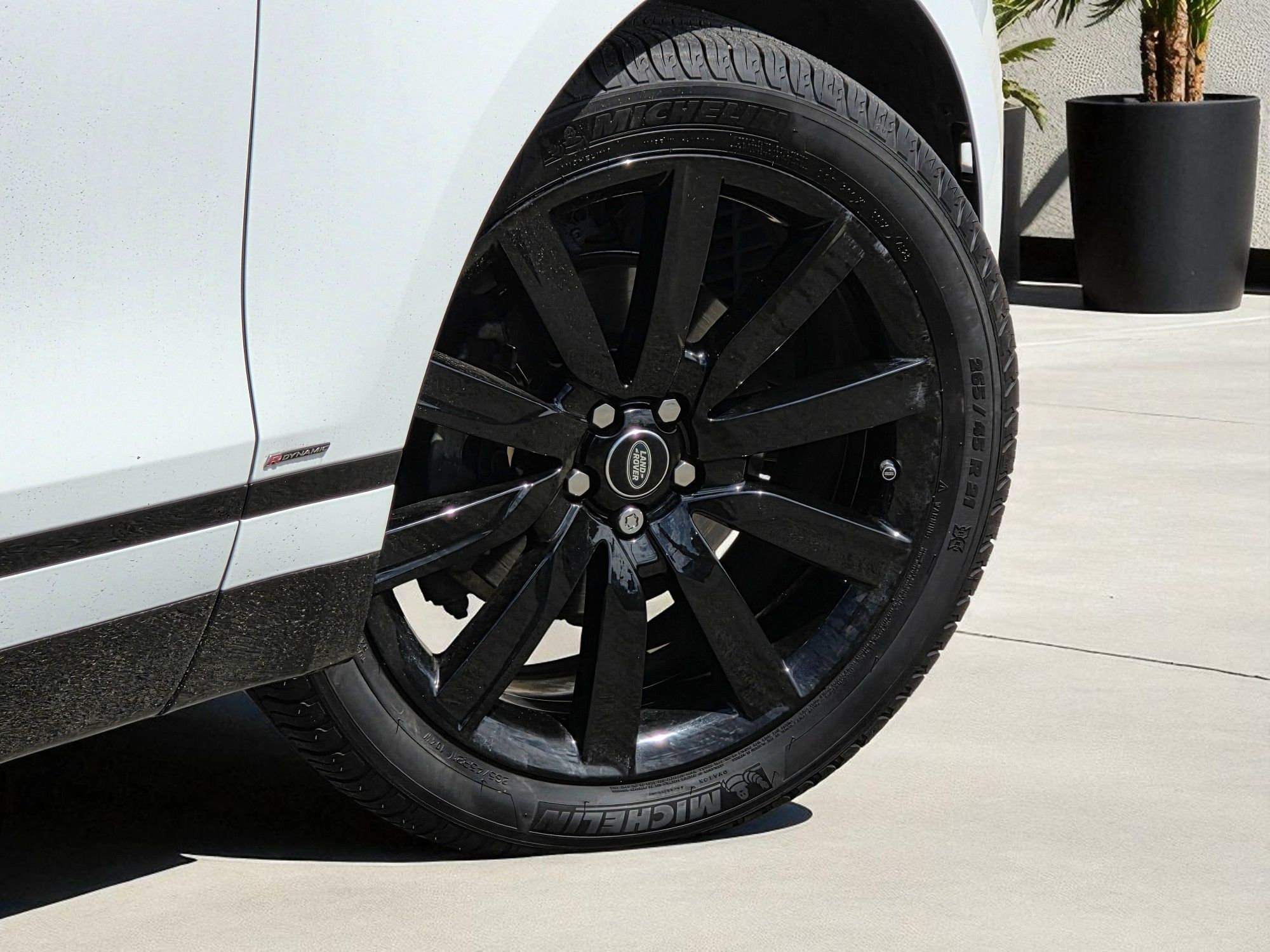 2020 Land Rover Range Rover Velar R-Dynamic S photo 13