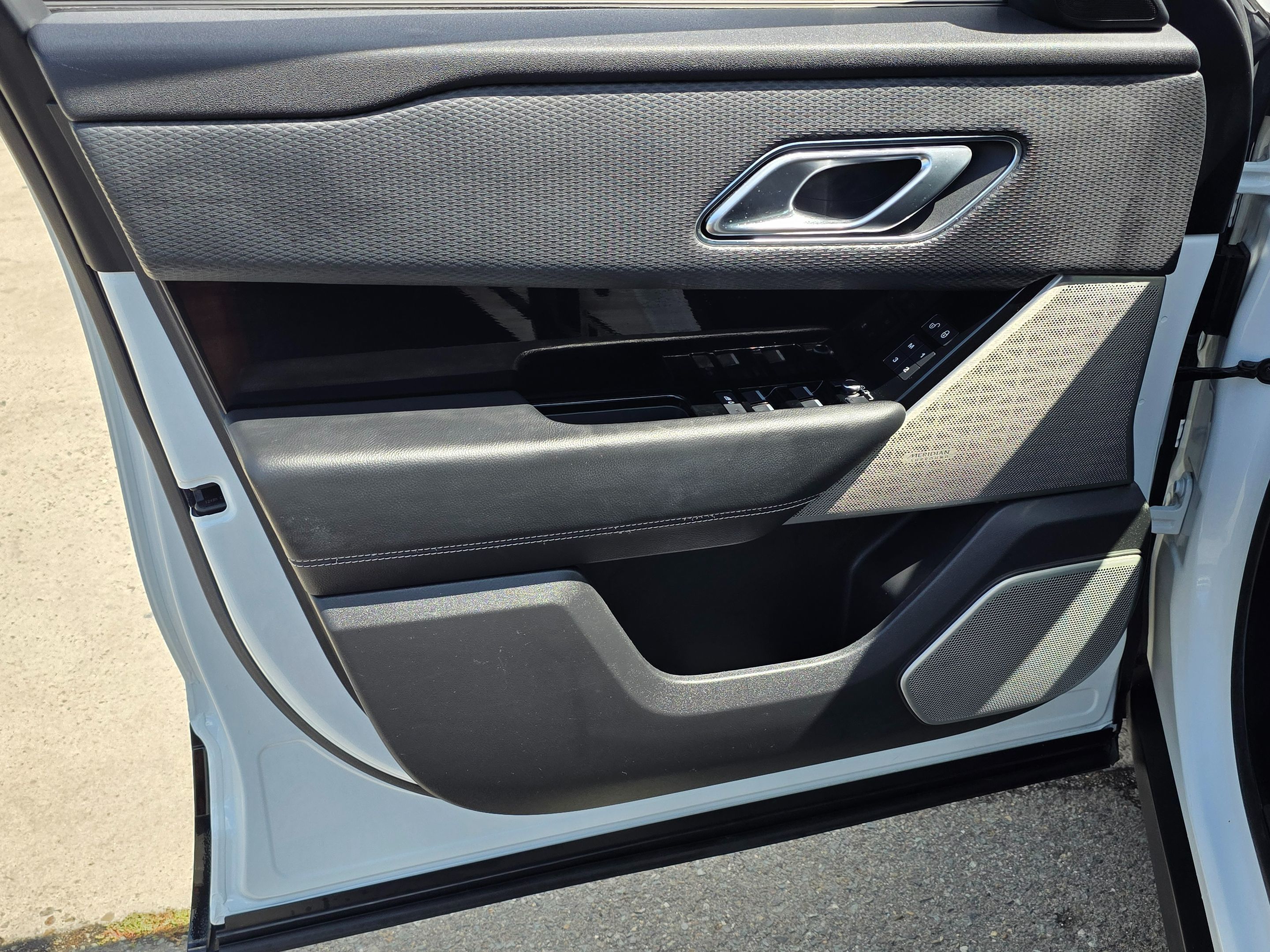 2020 Land Rover Range Rover Velar R-Dynamic S photo 32