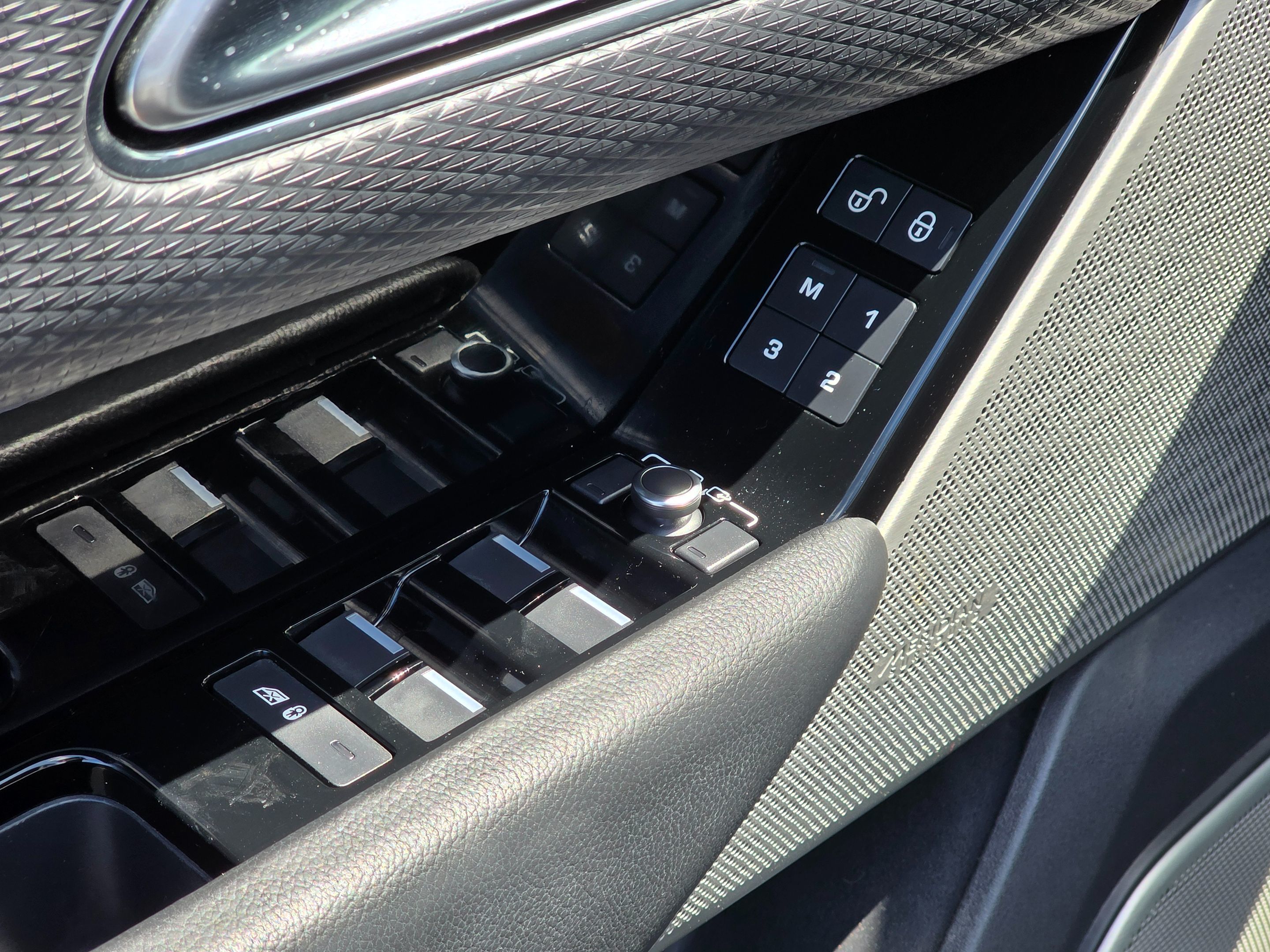 2020 Land Rover Range Rover Velar R-Dynamic S photo 33
