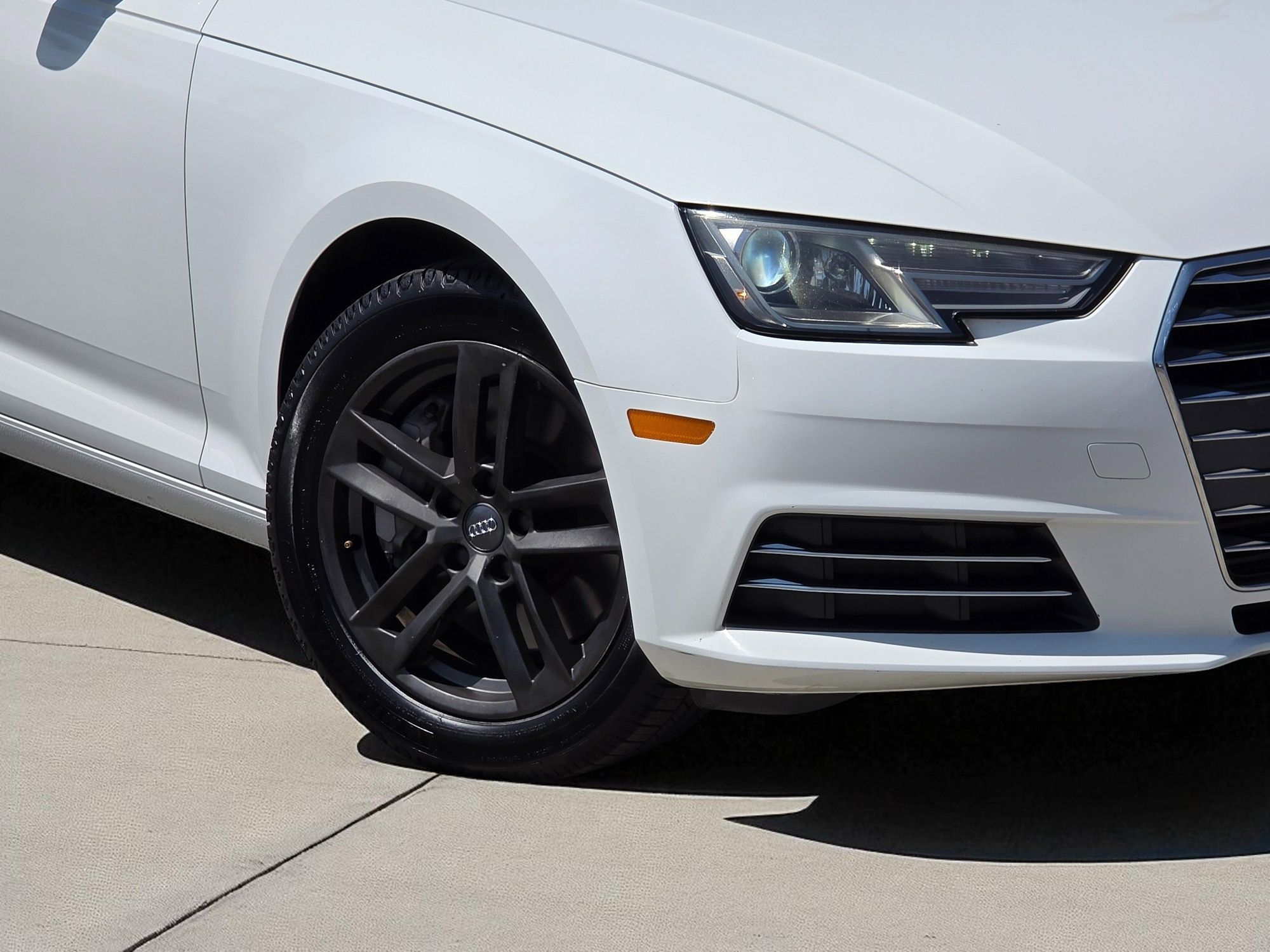 2017 Audi A4 Premium photo 4