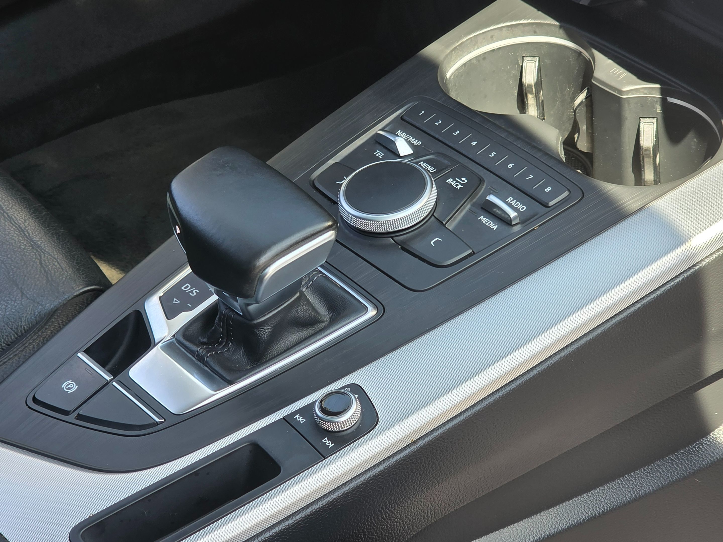 2017 Audi A4 Premium photo 17