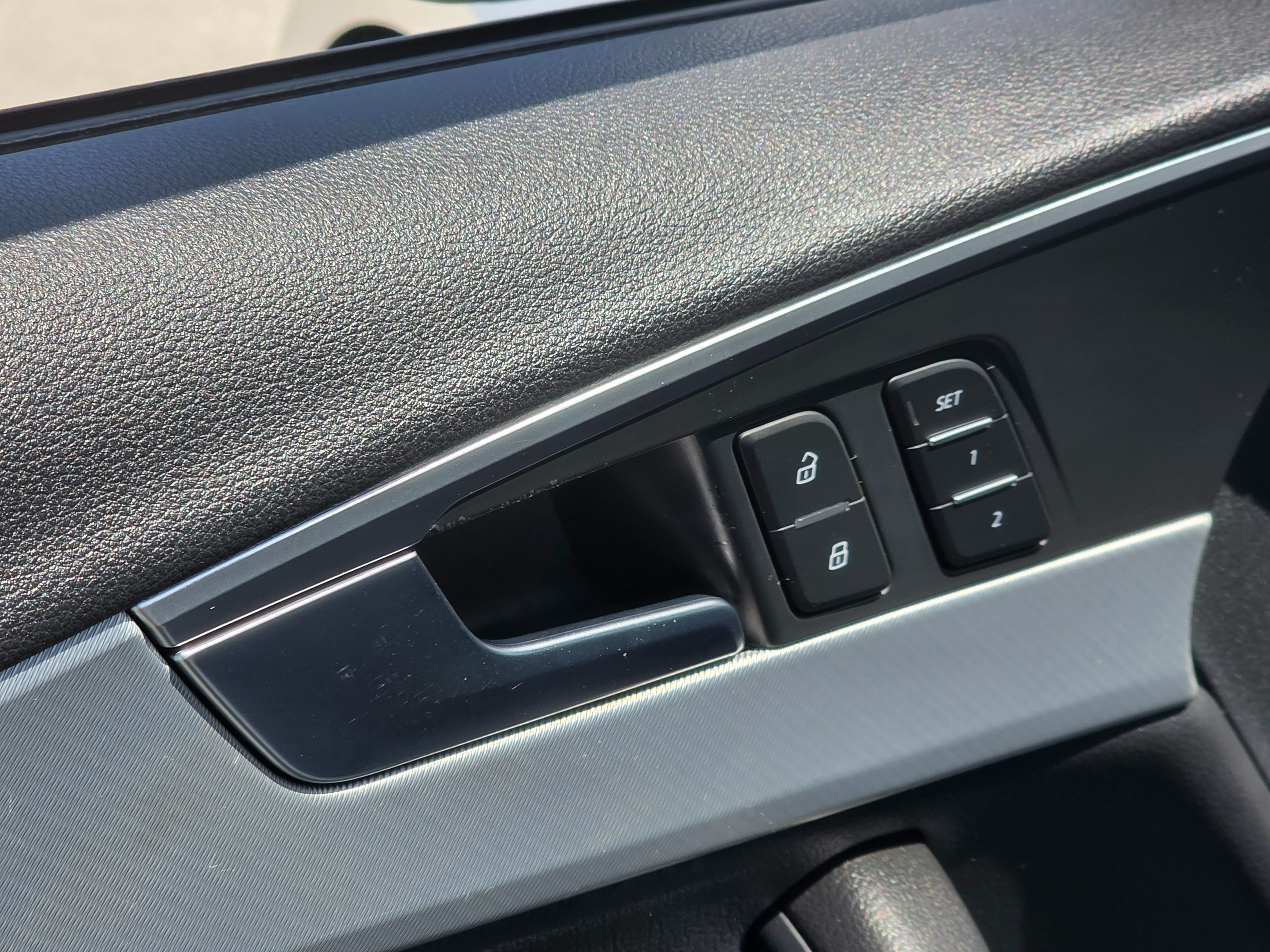 2017 Audi A4 Premium photo 30
