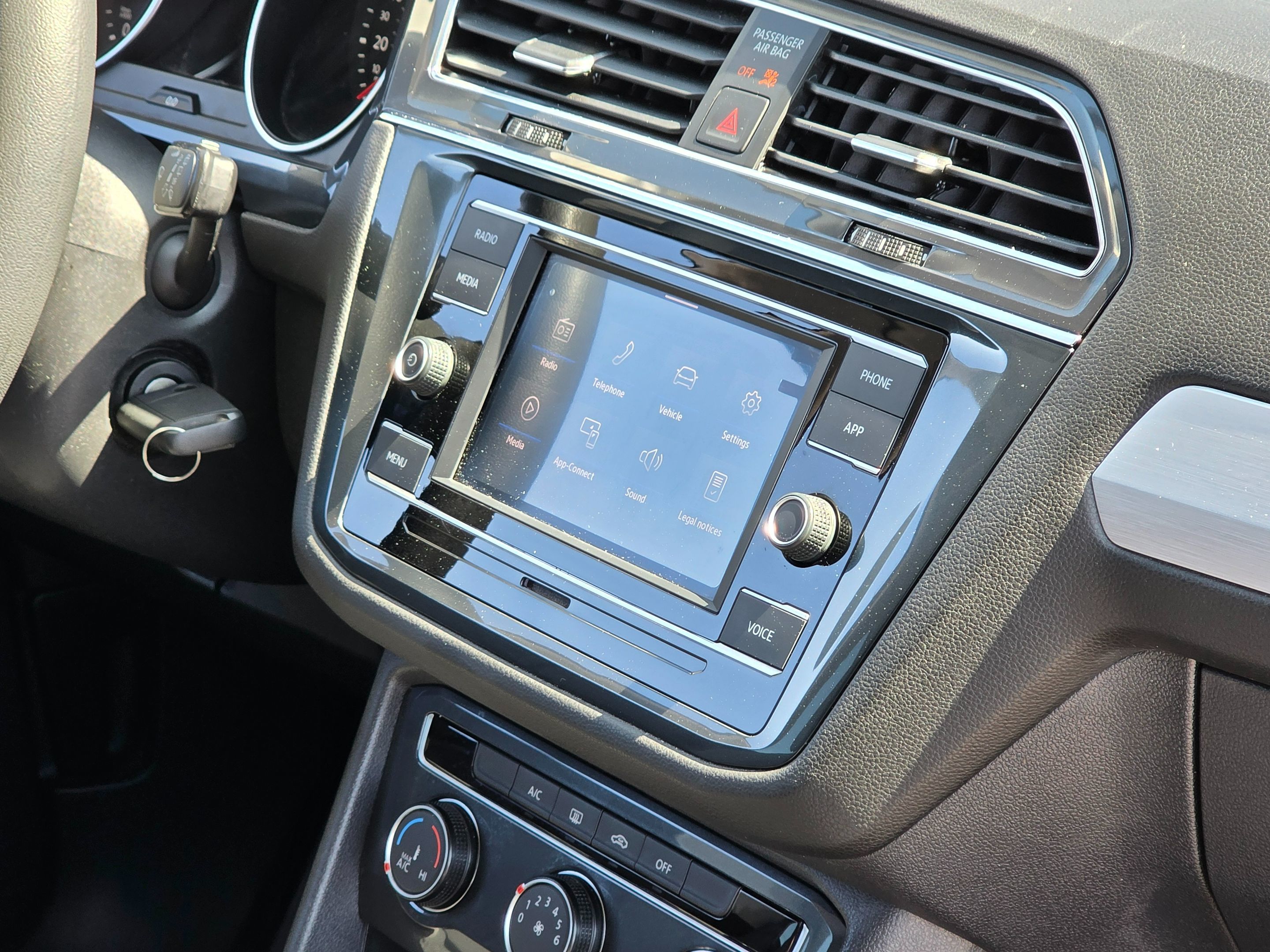 2020 Volkswagen Tiguan S photo 2