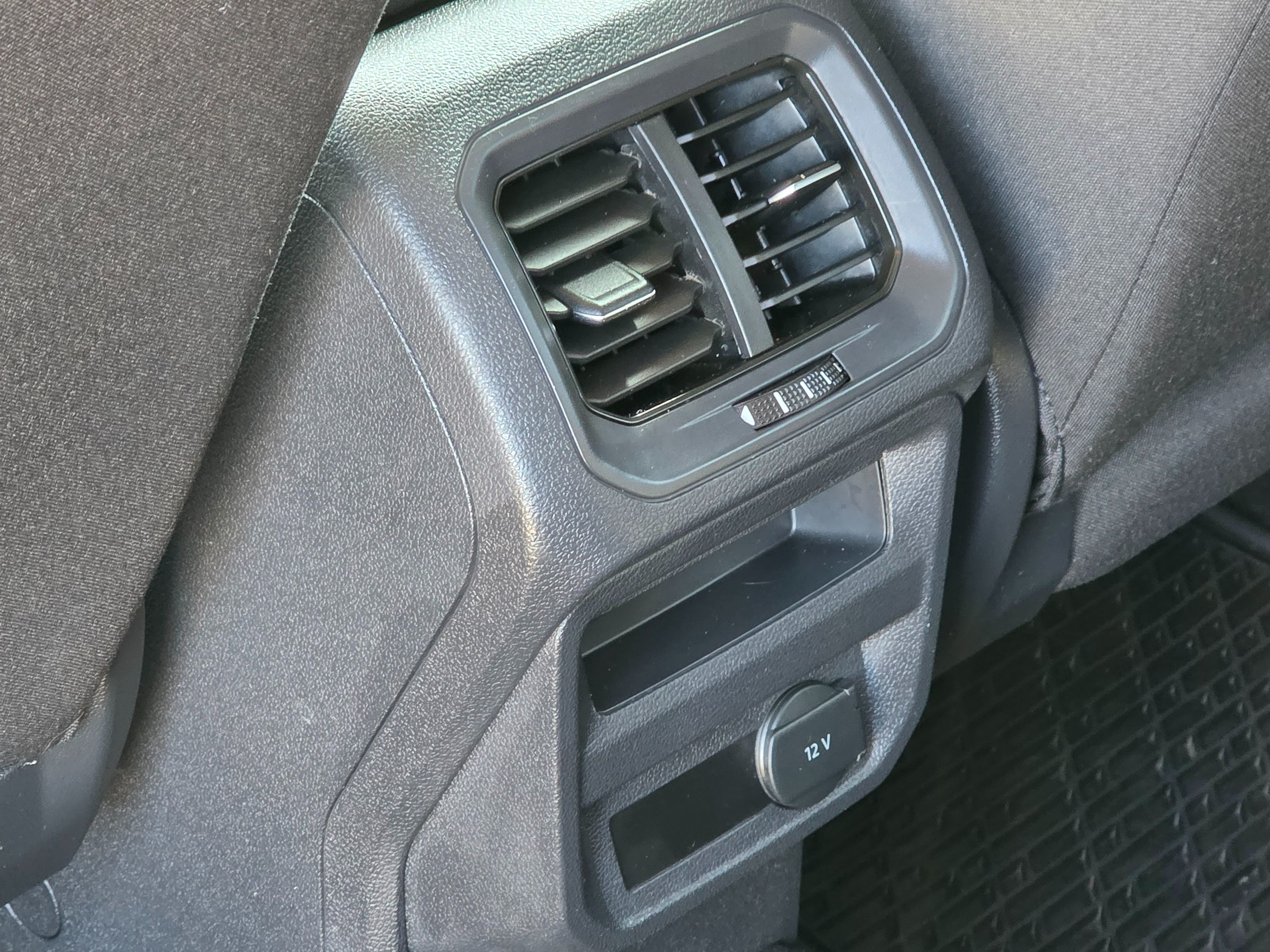 2020 Volkswagen Tiguan S photo 16