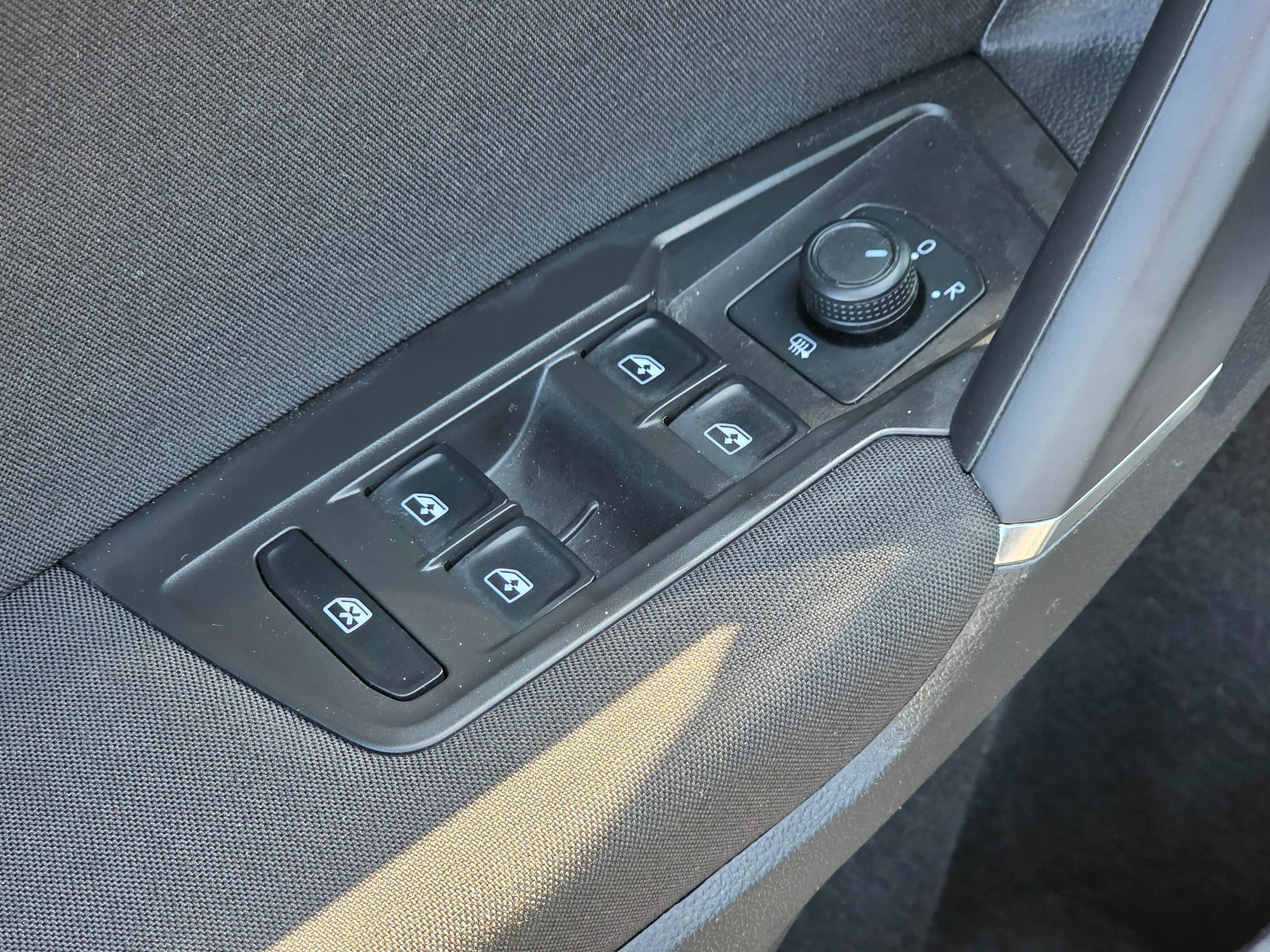 2020 Volkswagen Tiguan S photo 19