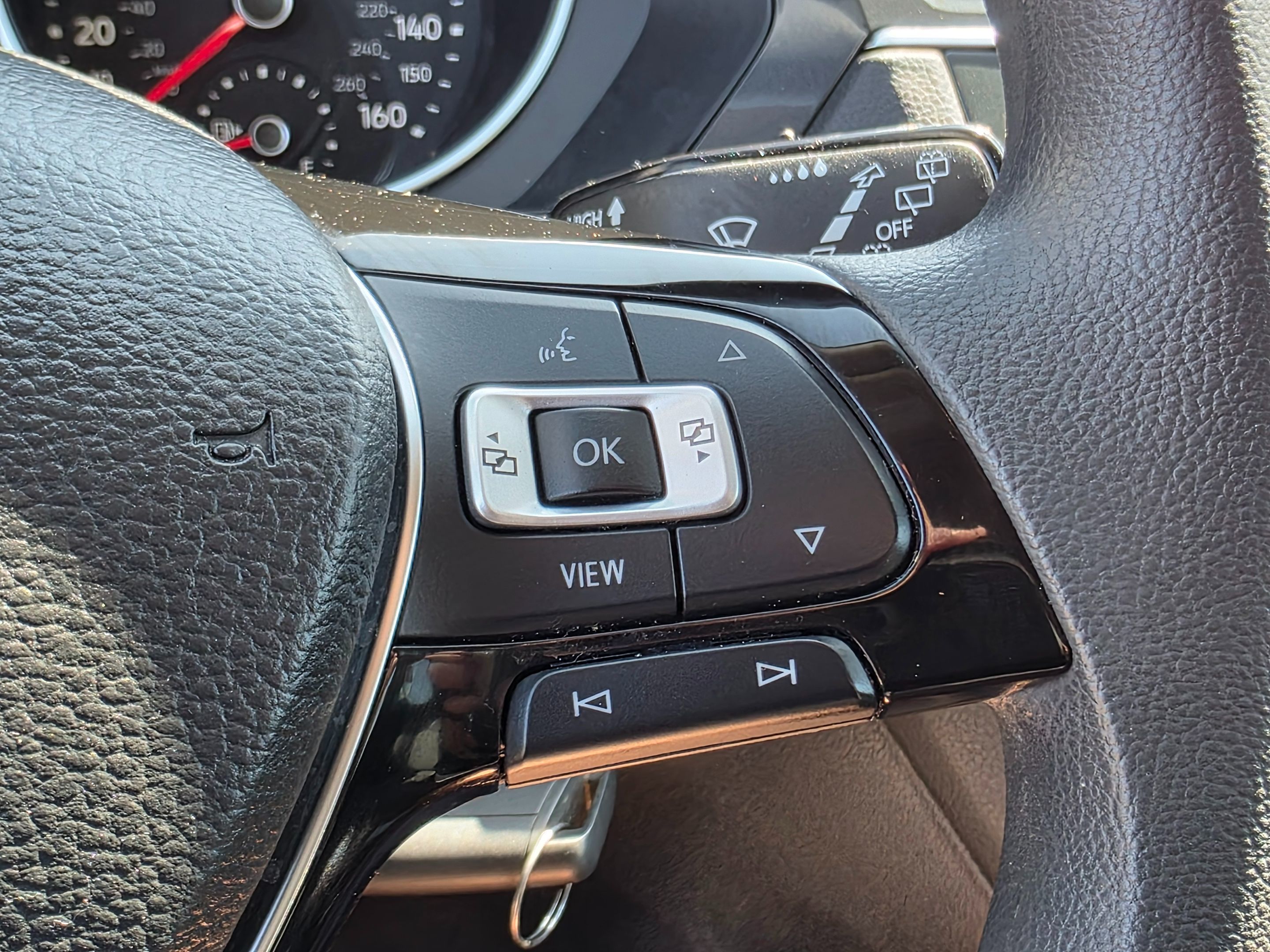 2020 Volkswagen Tiguan S photo 24