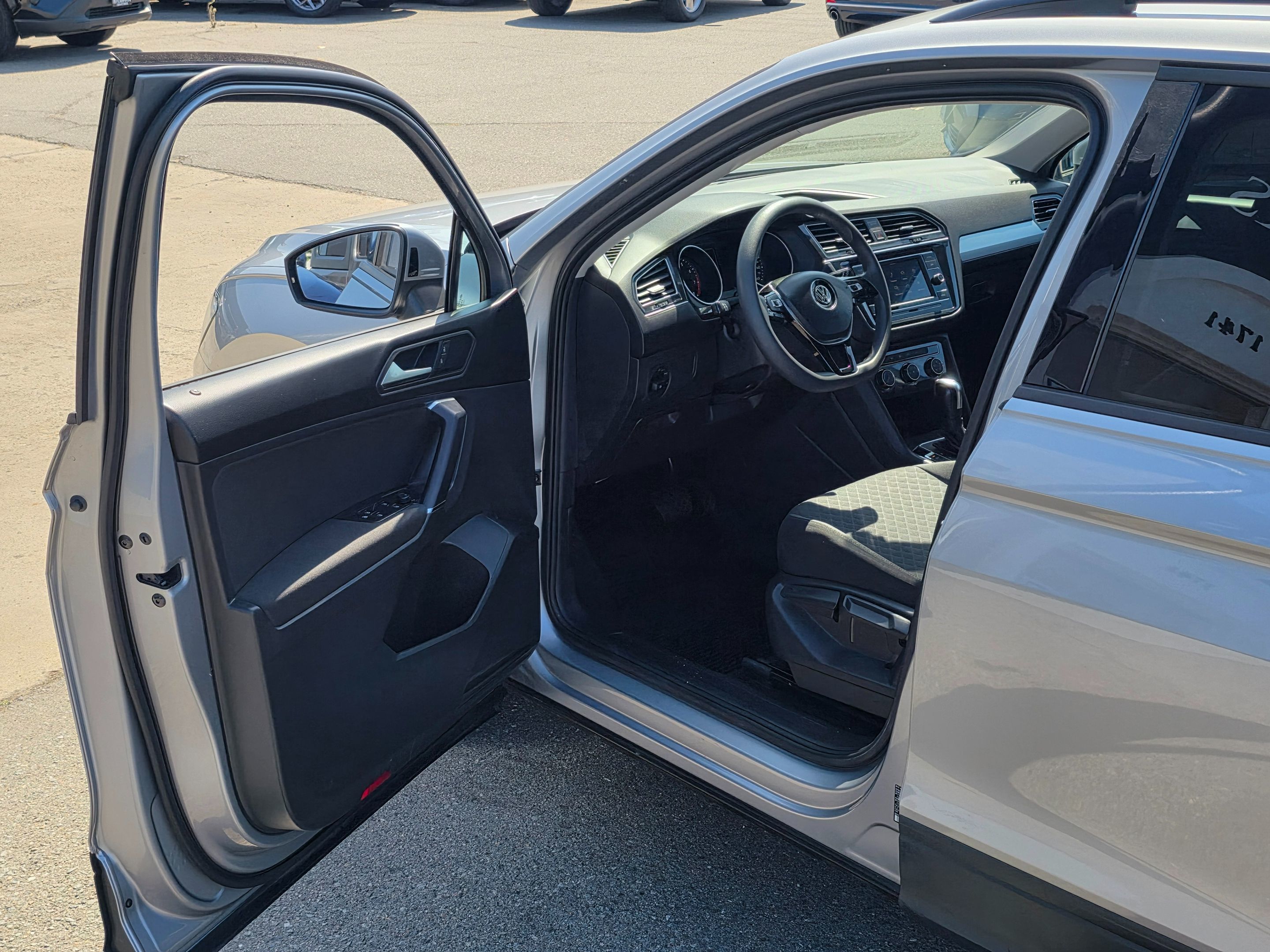 2020 Volkswagen Tiguan S photo 38
