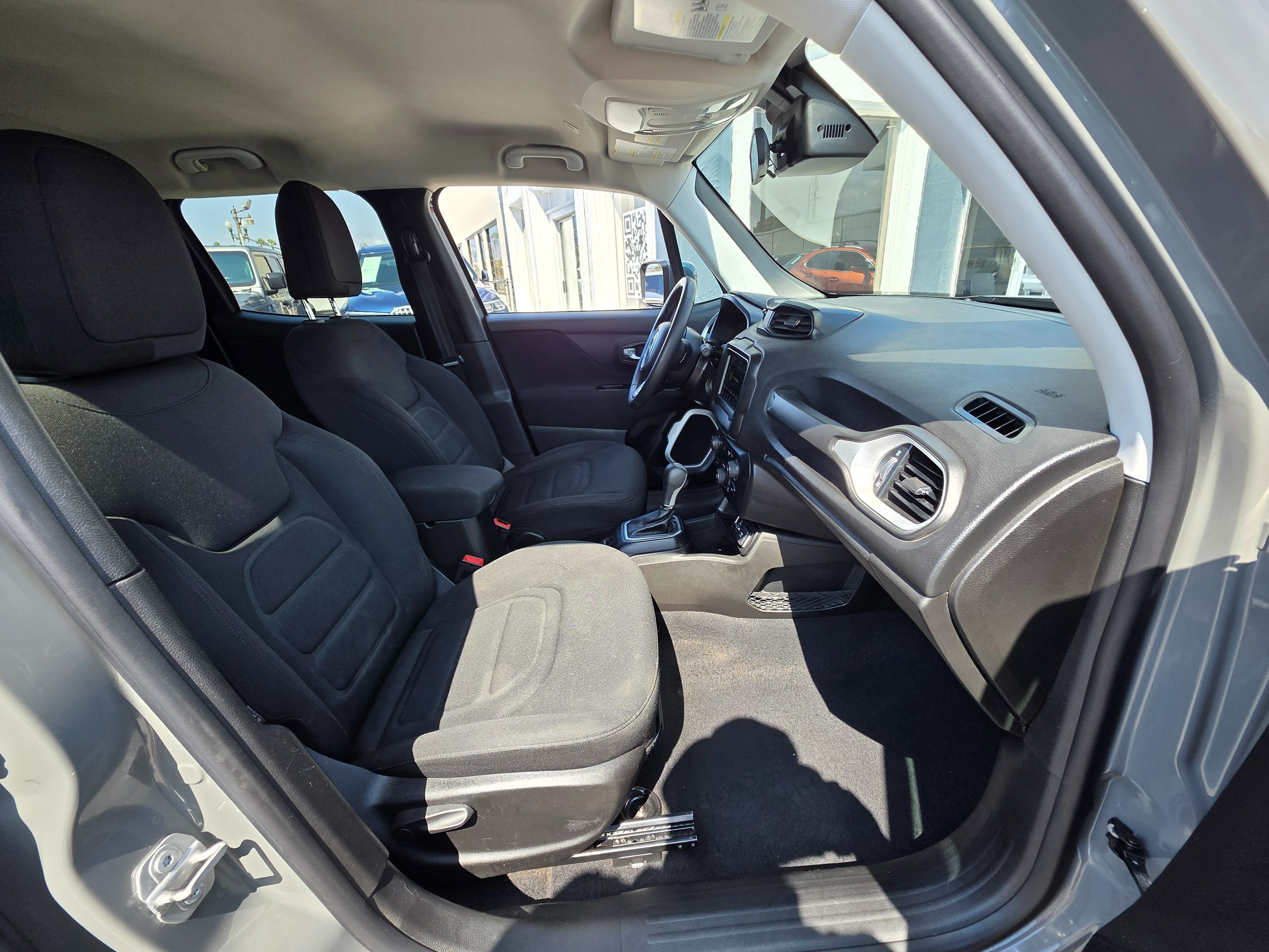 2020 Jeep Renegade Latitude photo 2