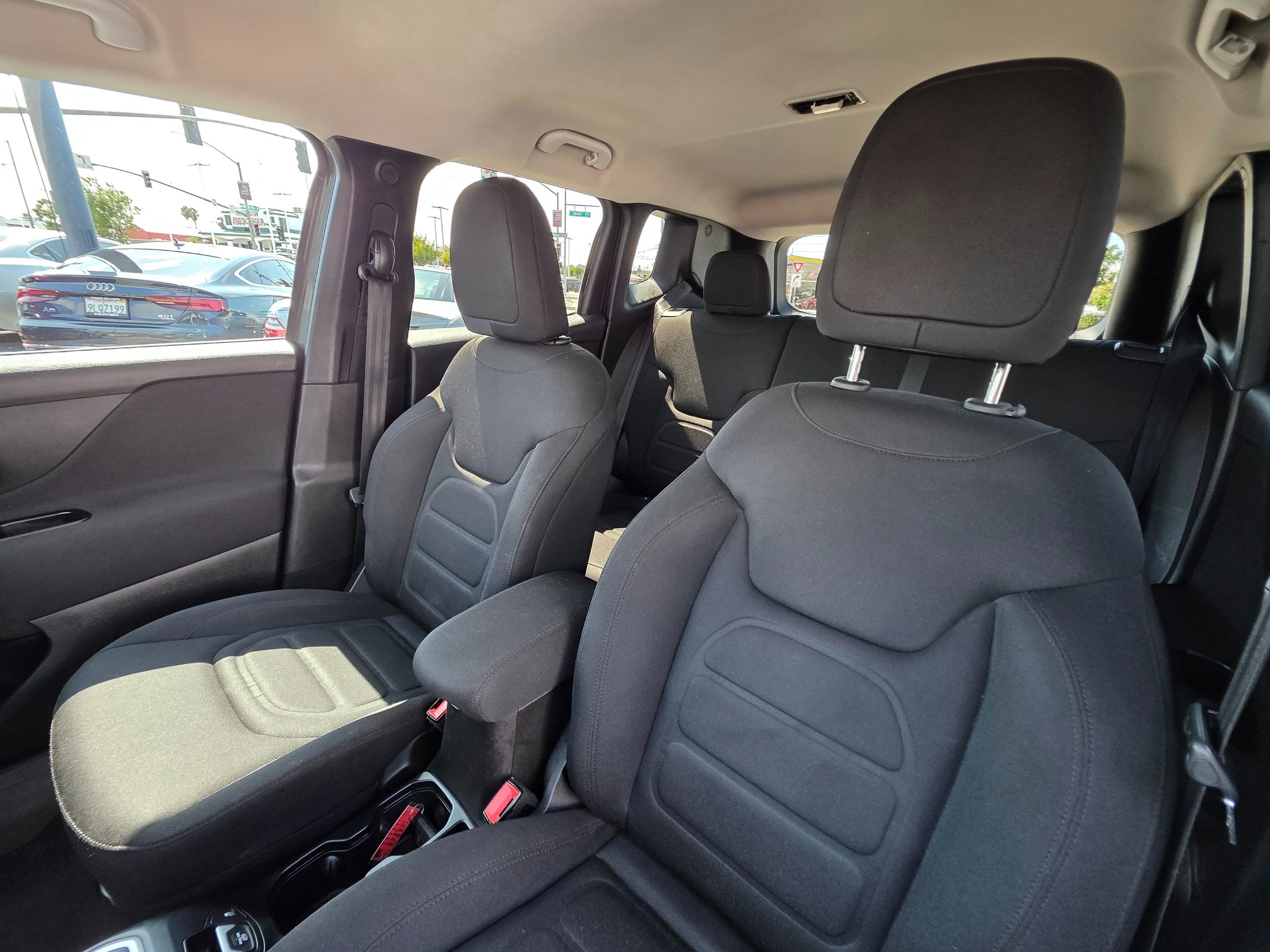 2020 Jeep Renegade Latitude photo 9