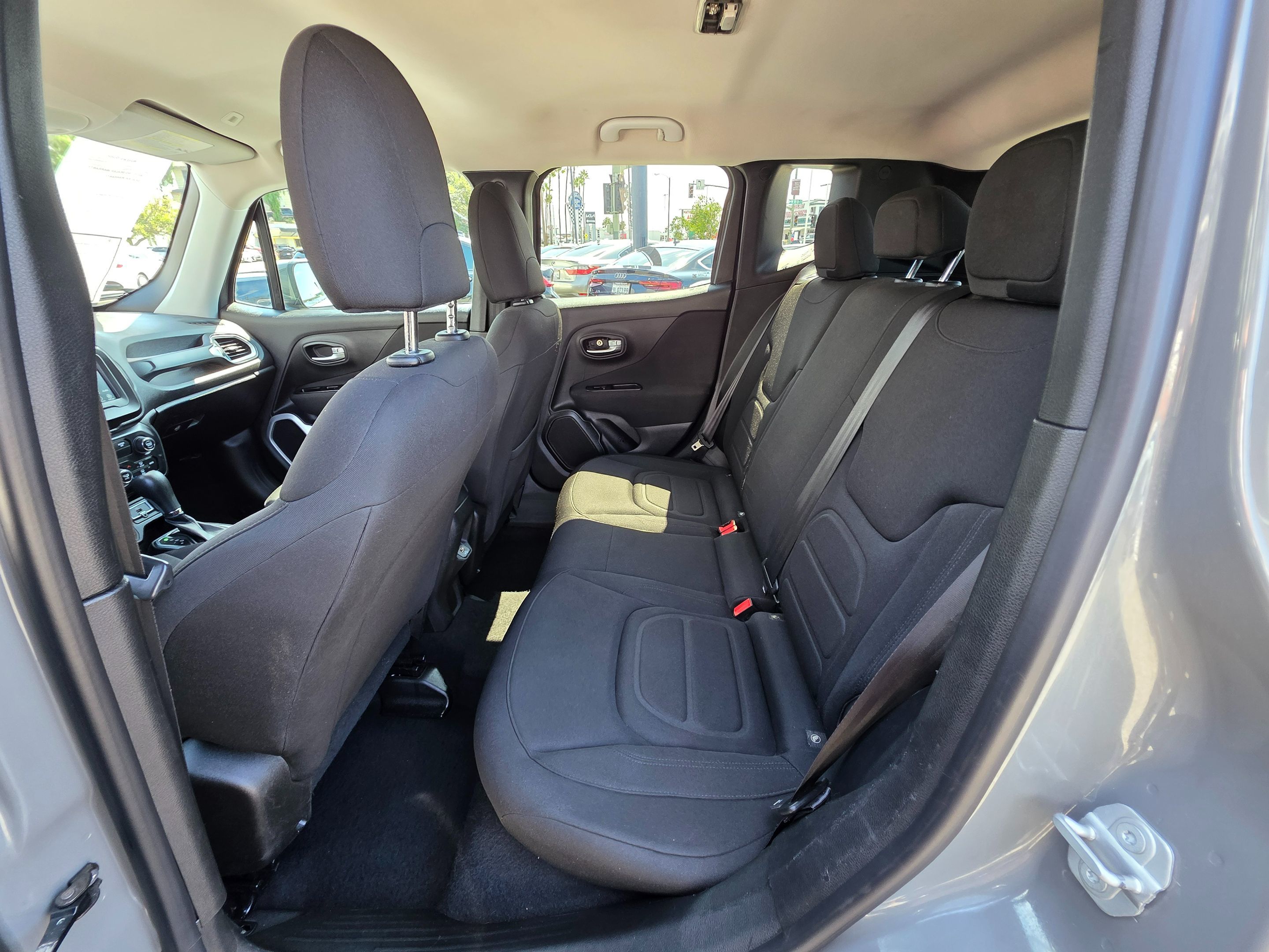2020 Jeep Renegade Latitude photo 10