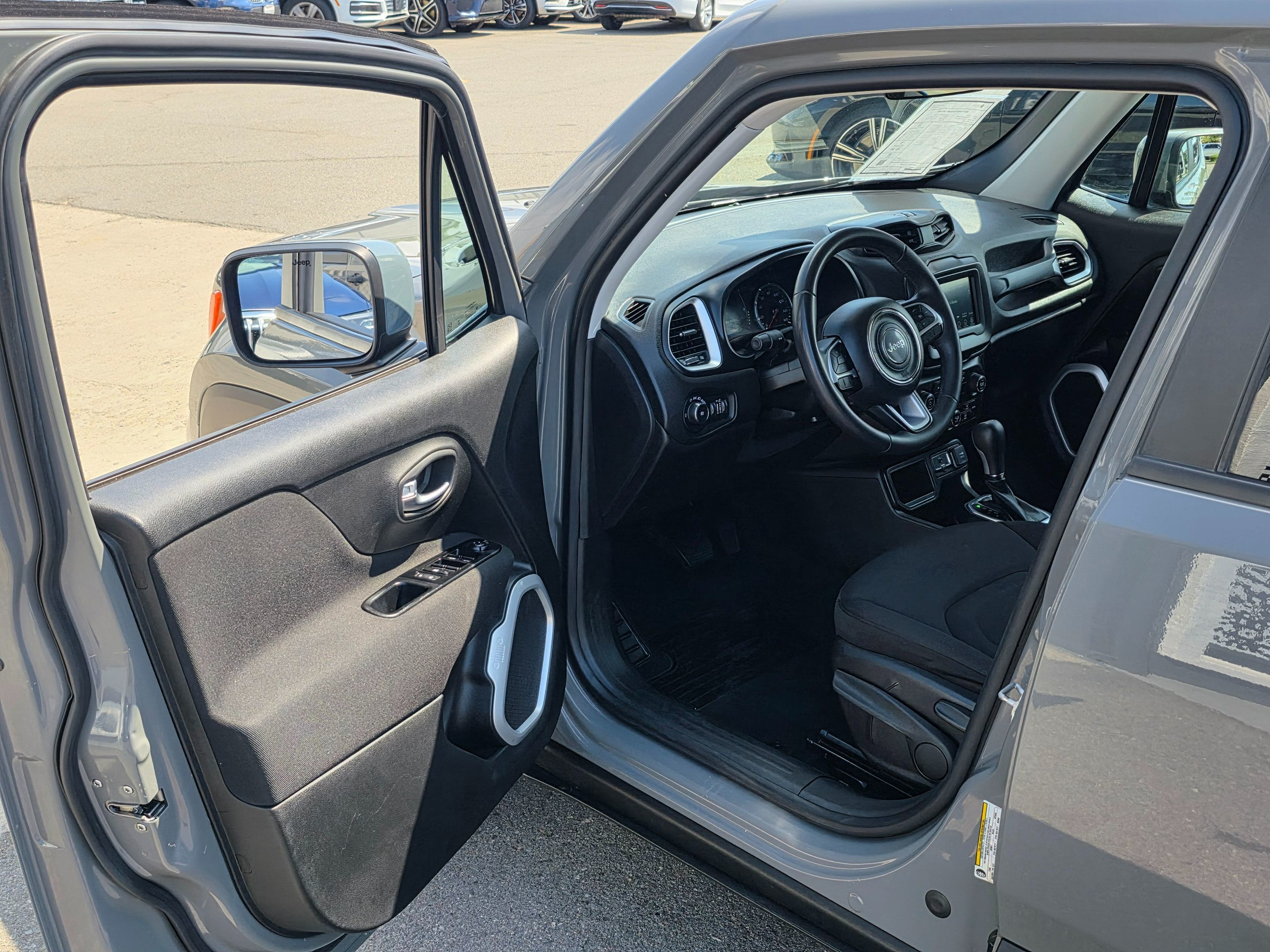 2020 Jeep Renegade Latitude photo 29