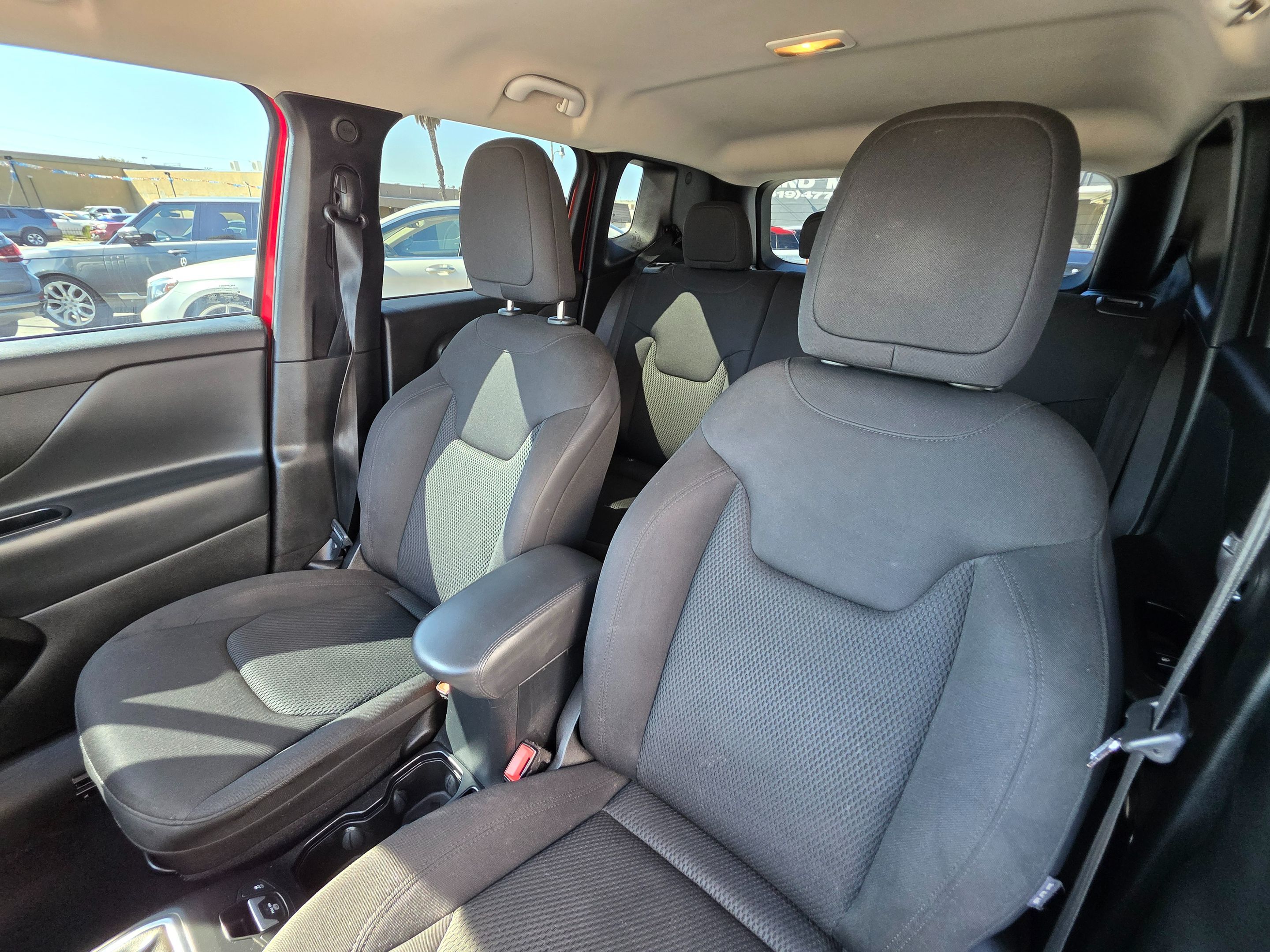 2019 Jeep Renegade Latitude North Edition photo 9