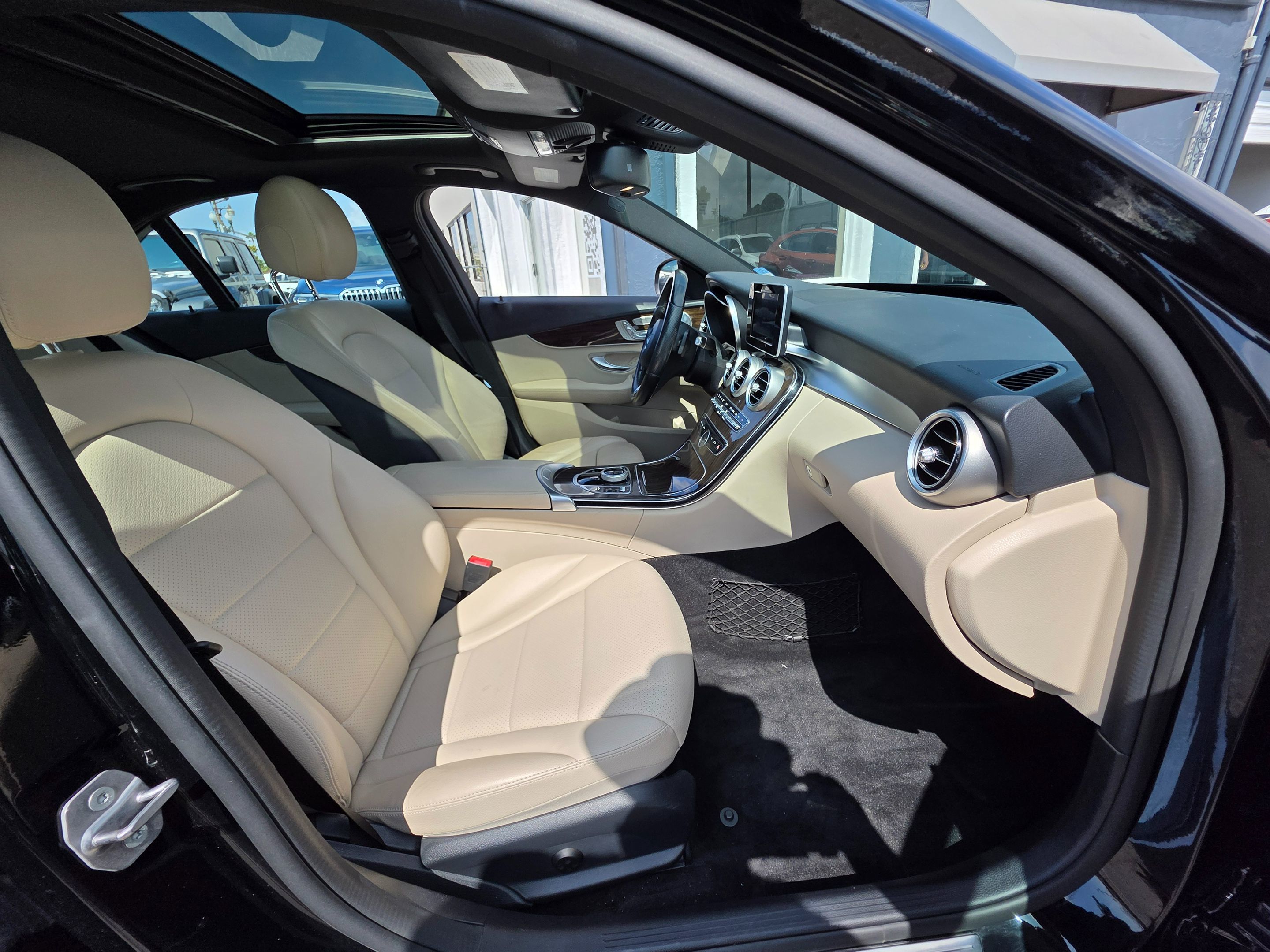 2018 Mercedes Benz C 300 Sedan photo 3