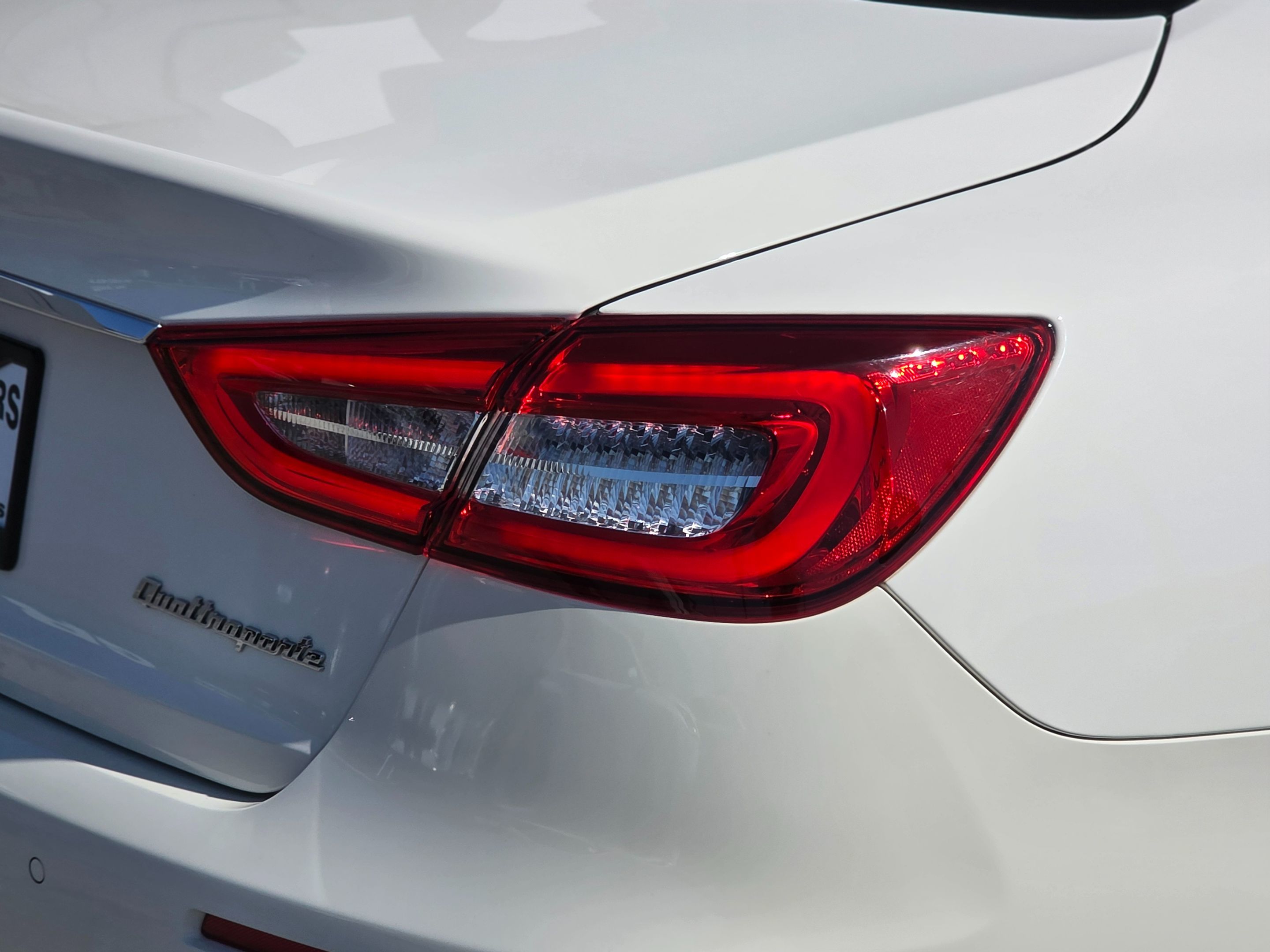 2017 Maserati Quattroporte GranSport photo 2