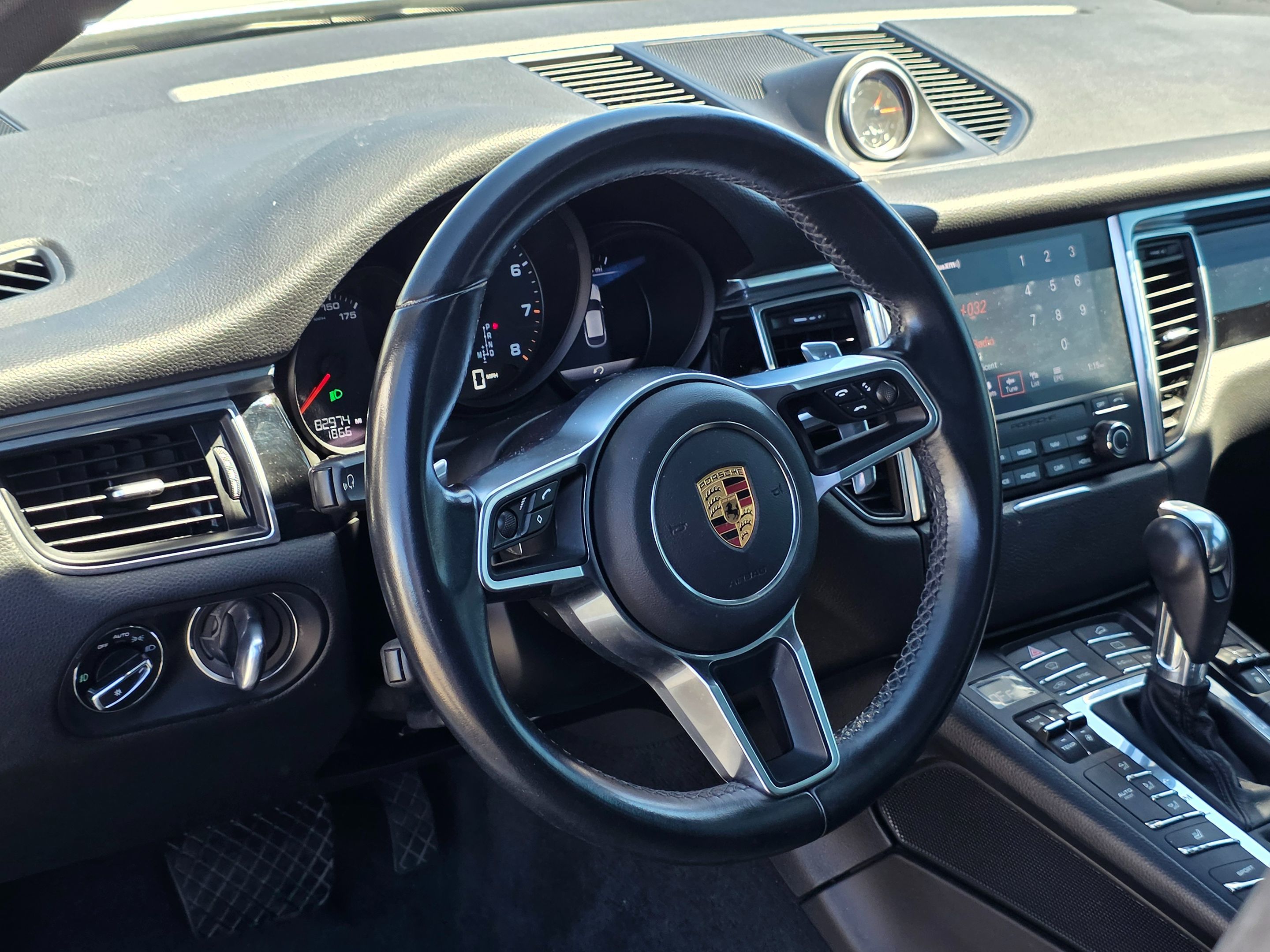 2018 Porsche Macan photo 13