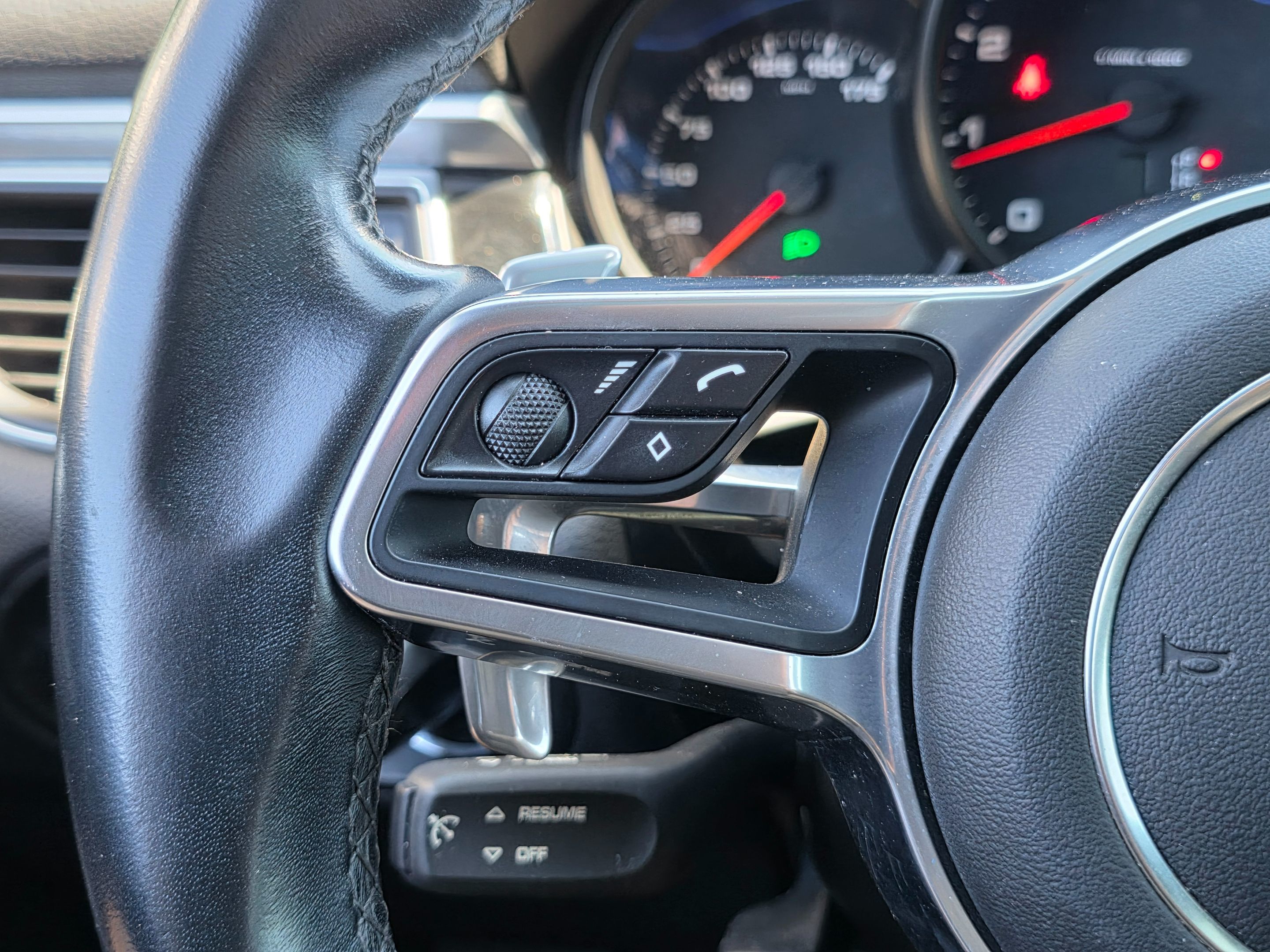 2018 Porsche Macan photo 24