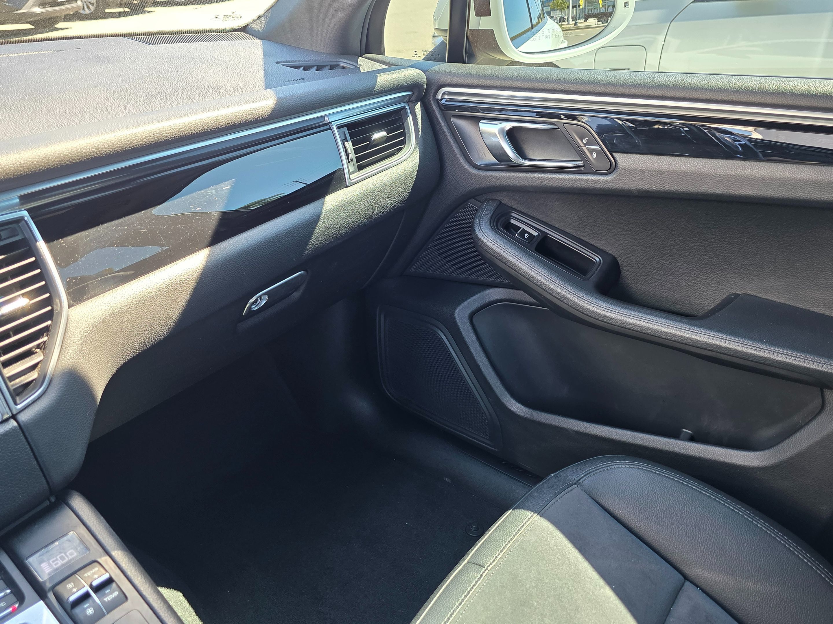 2018 Porsche Macan photo 36