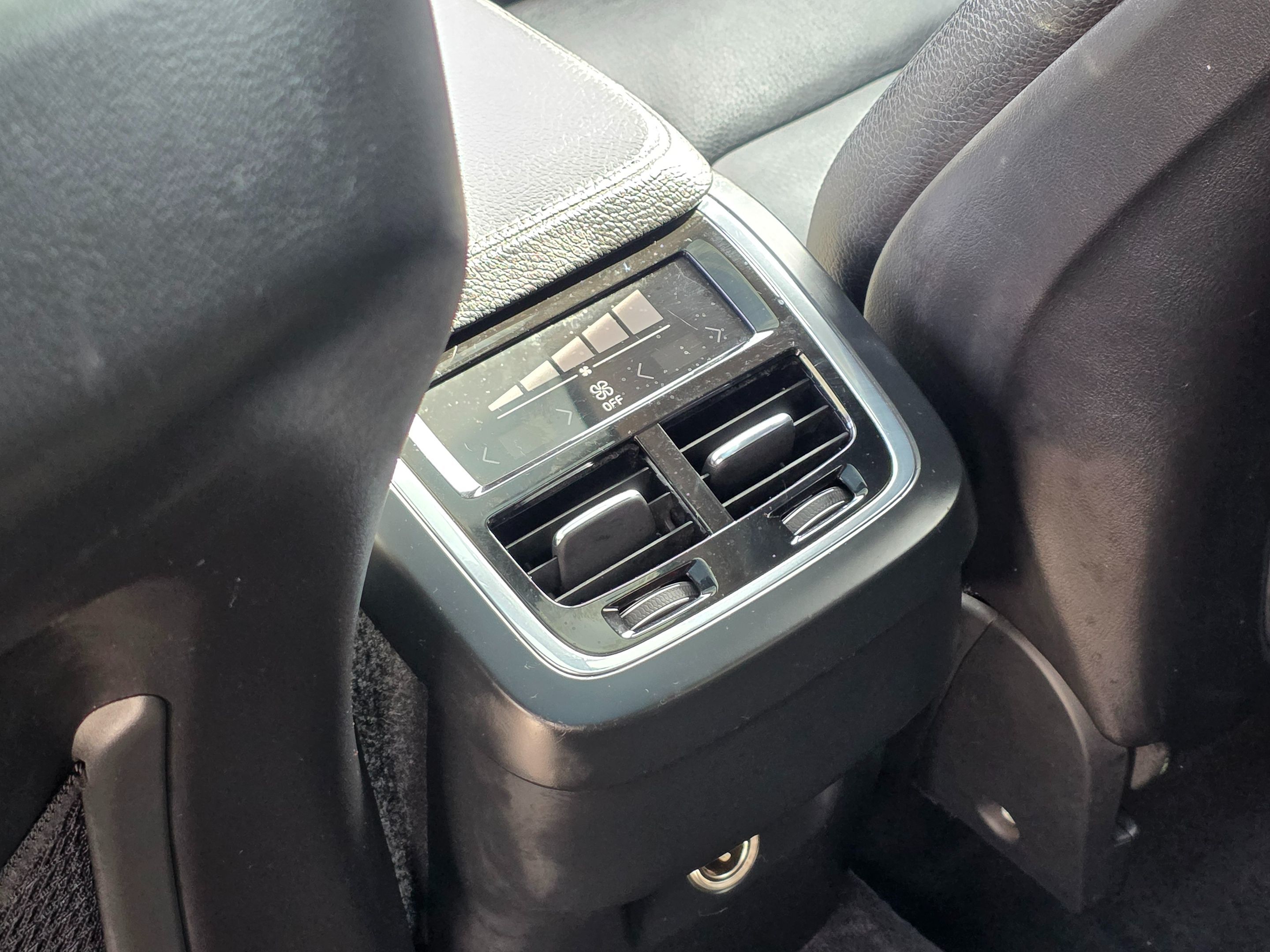 2018 Volvo XC90 Momentum - Photo 24