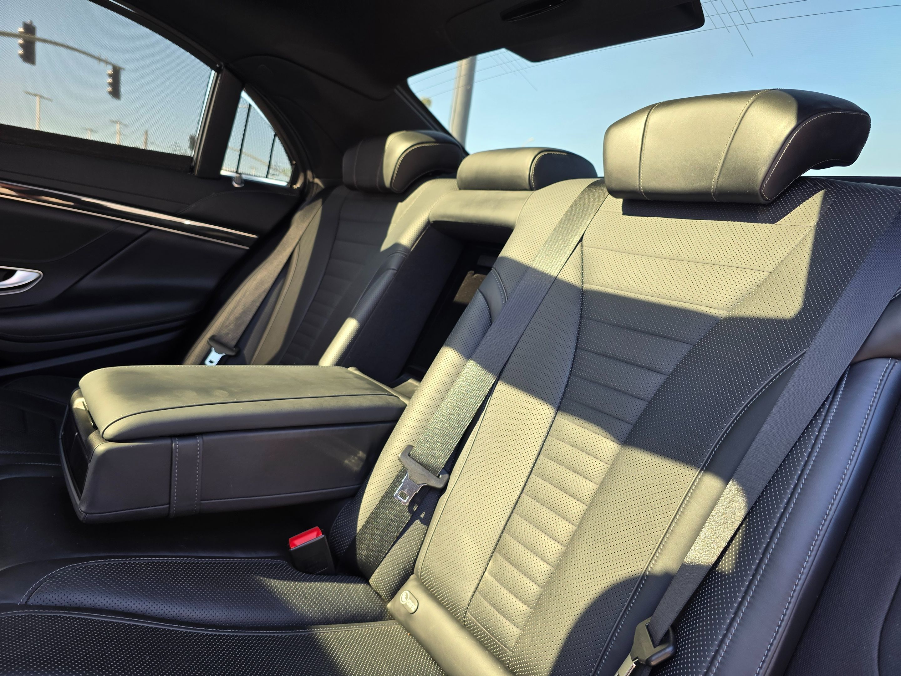 Photo 20 of this Mercedes-Benz S 550