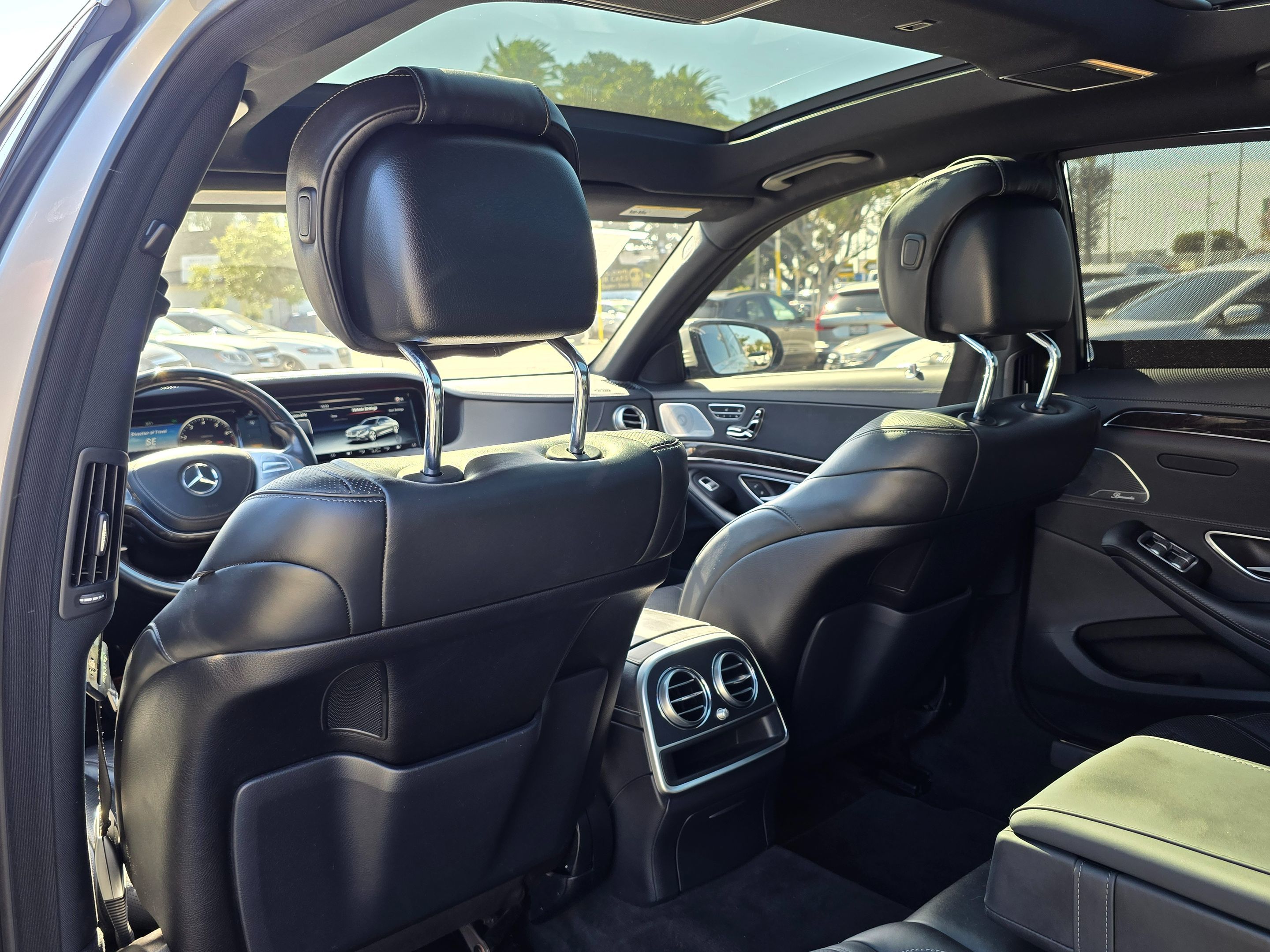 Photo 21 of this Mercedes-Benz S 550