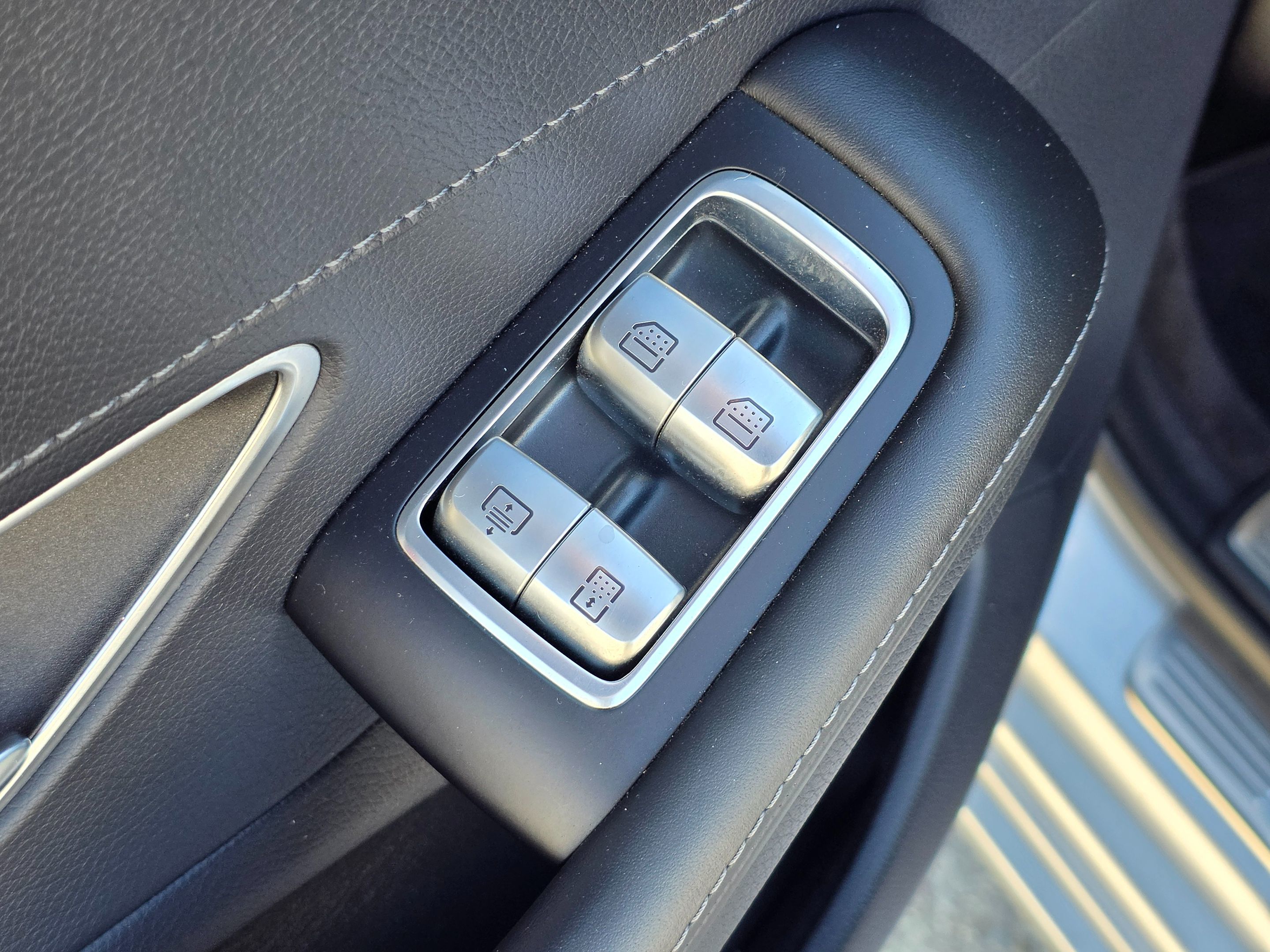 Photo 23 of this Mercedes-Benz S 550