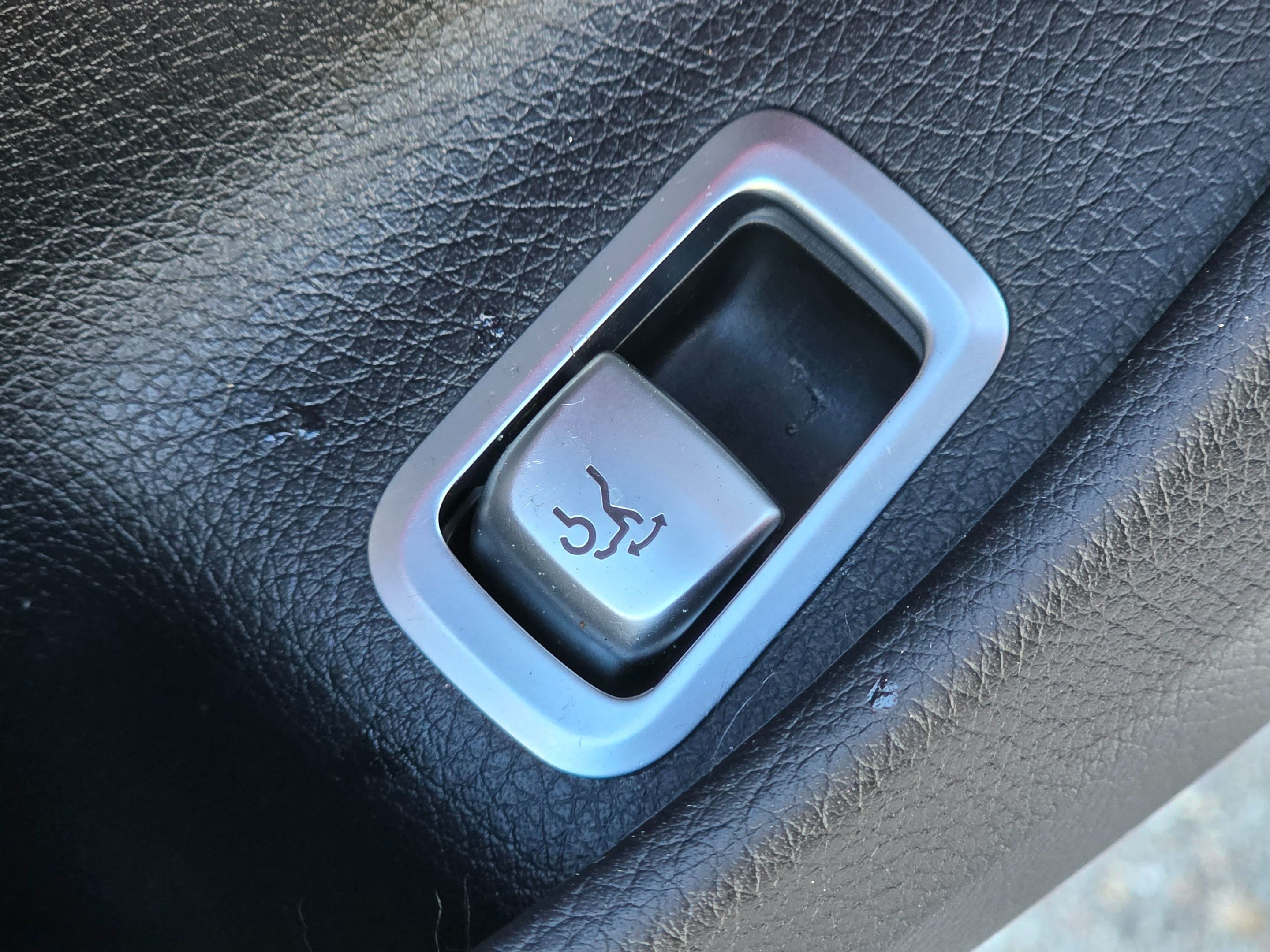 Photo 27 of this Mercedes-Benz S 550