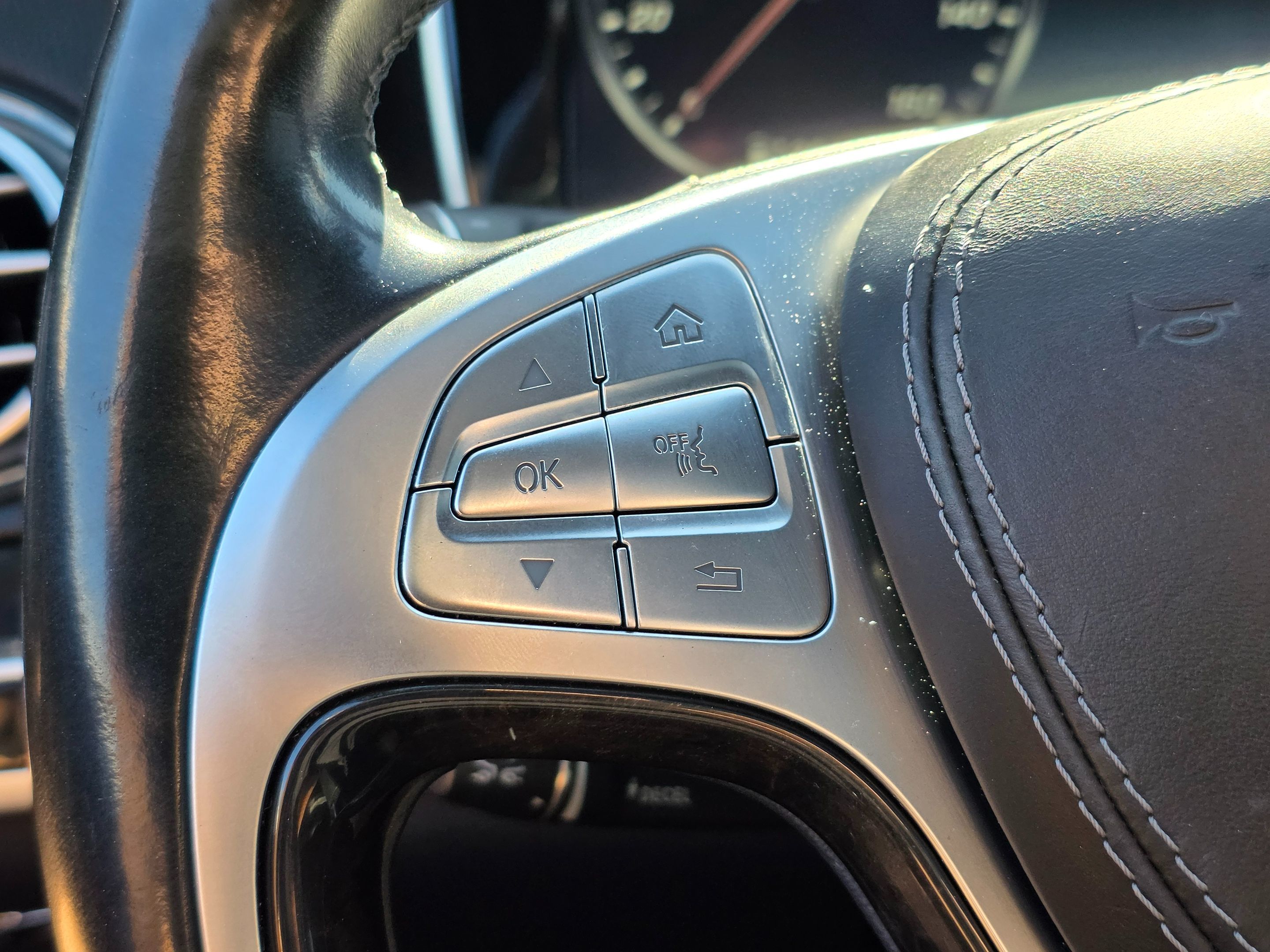 Photo 29 of this Mercedes-Benz S 550